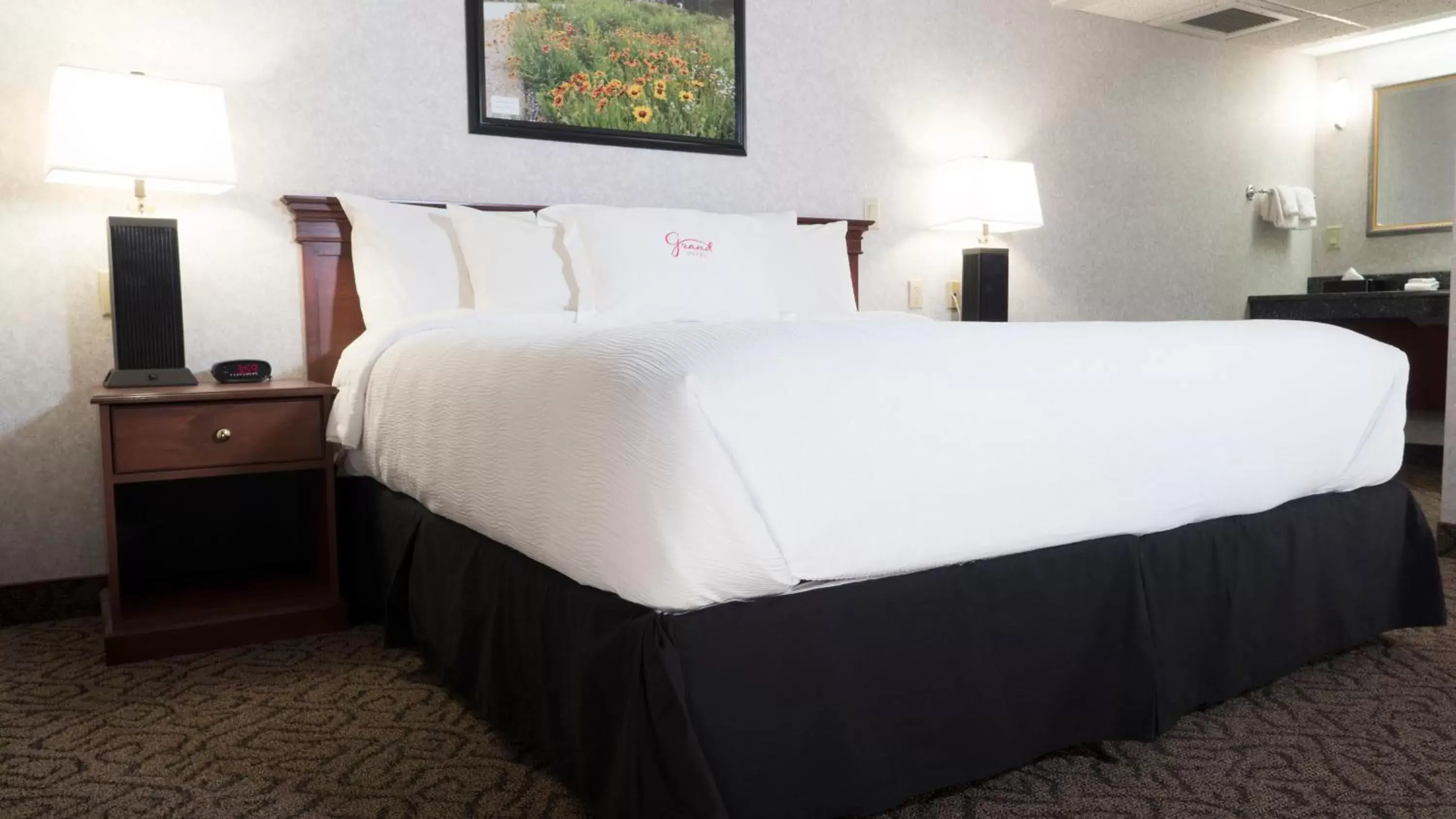 Photo of the whole room, Bed in Grand Hotel Photo of the whole room, Bed in Grand Hotel