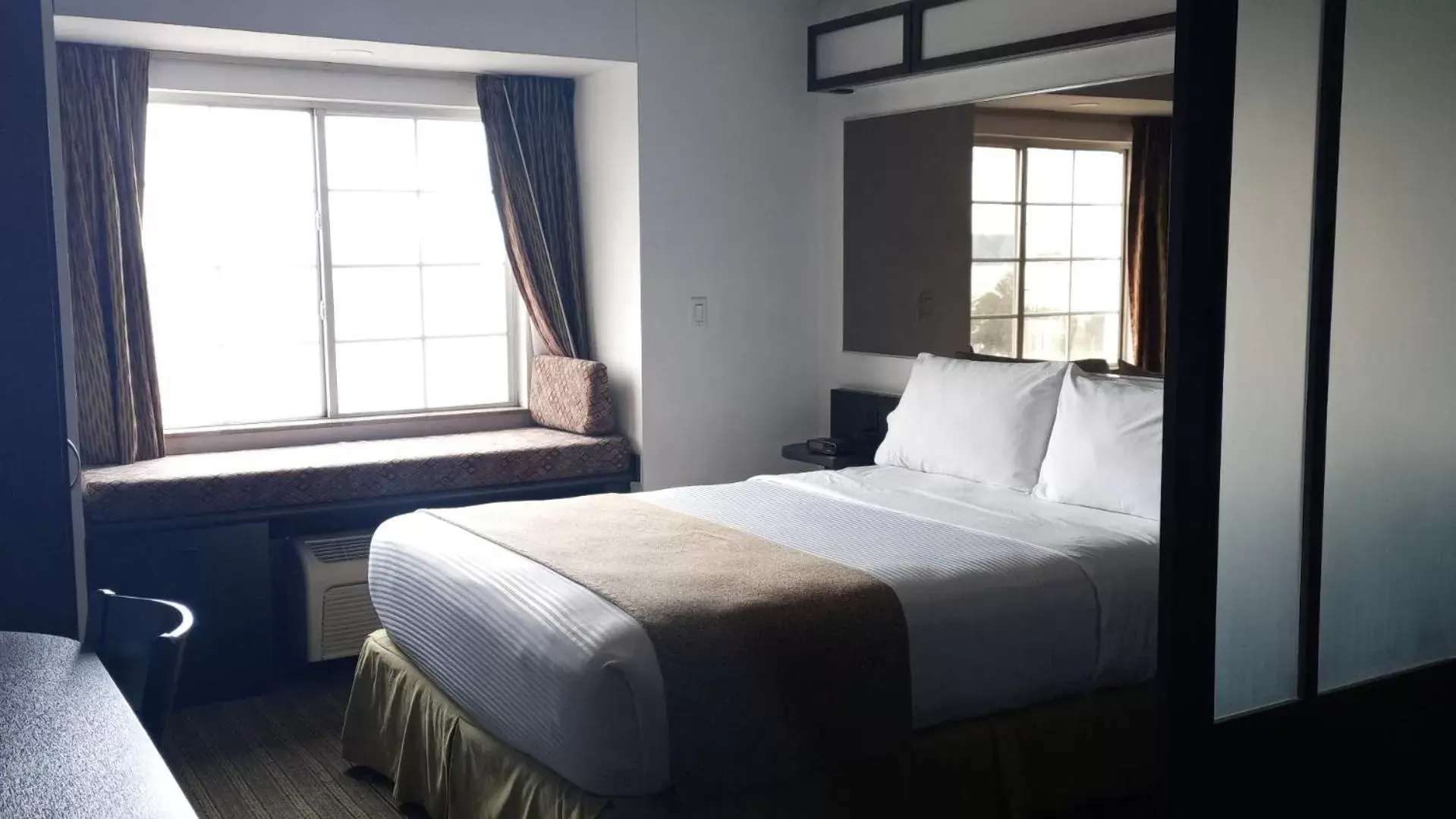 Bed in Microtel Inn and Suites by Wyndham Toluca