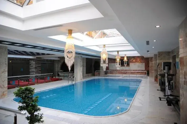 Hot Tub, Swimming Pool in Bc Spa Hotel