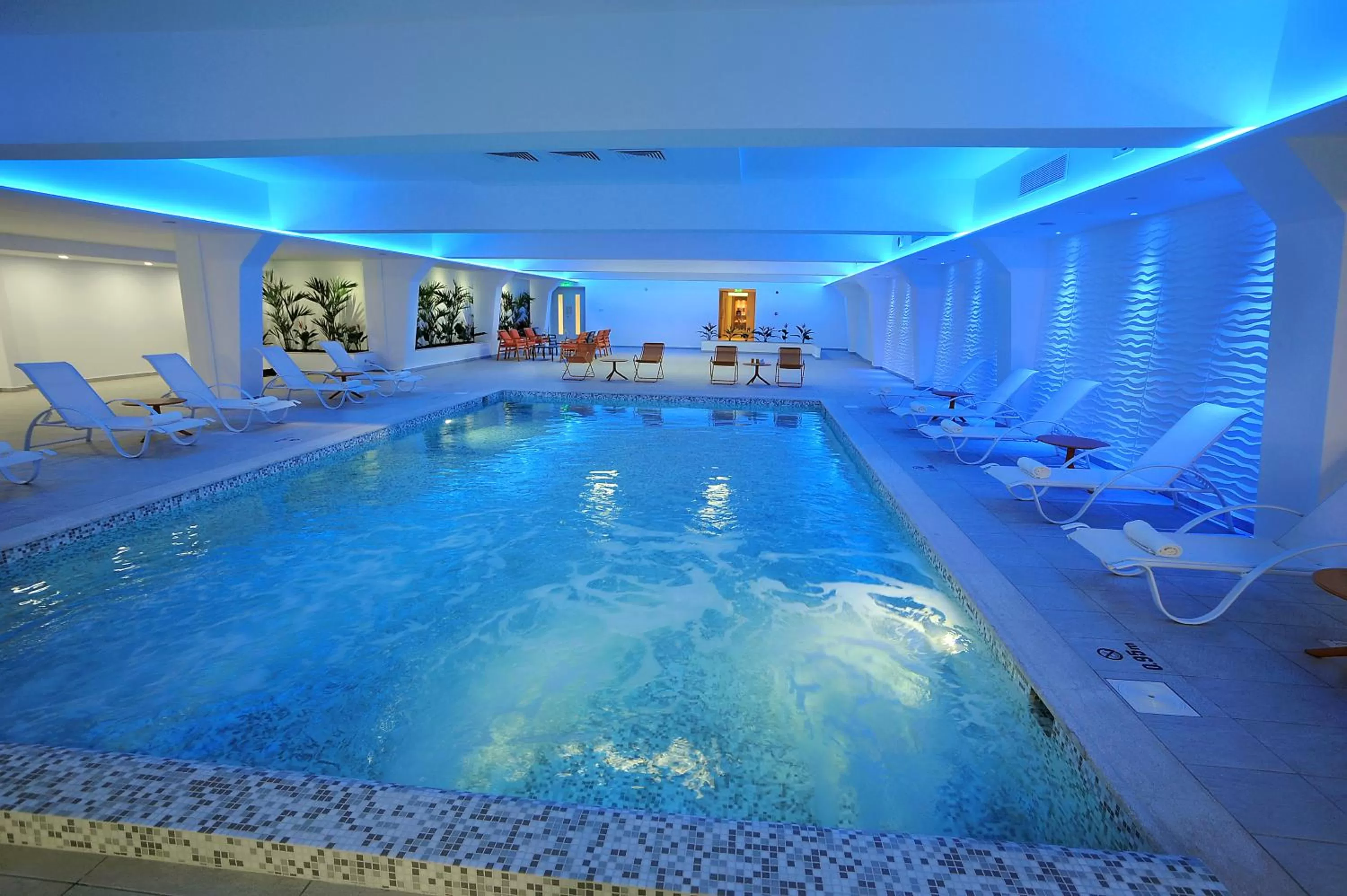 Swimming pool in Nestor Hotel