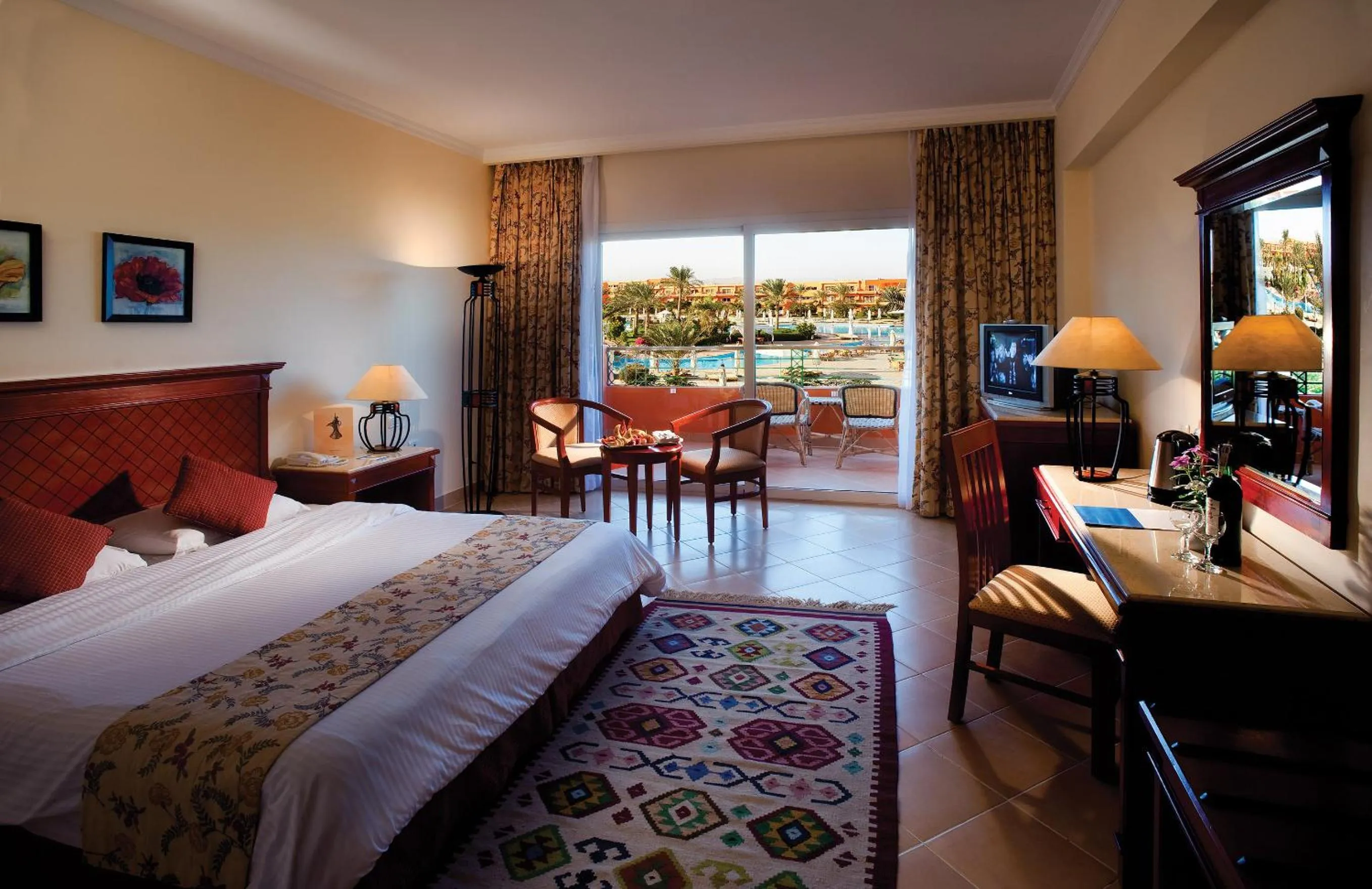 Bedroom, Bed in Amwaj Oyoun Resort