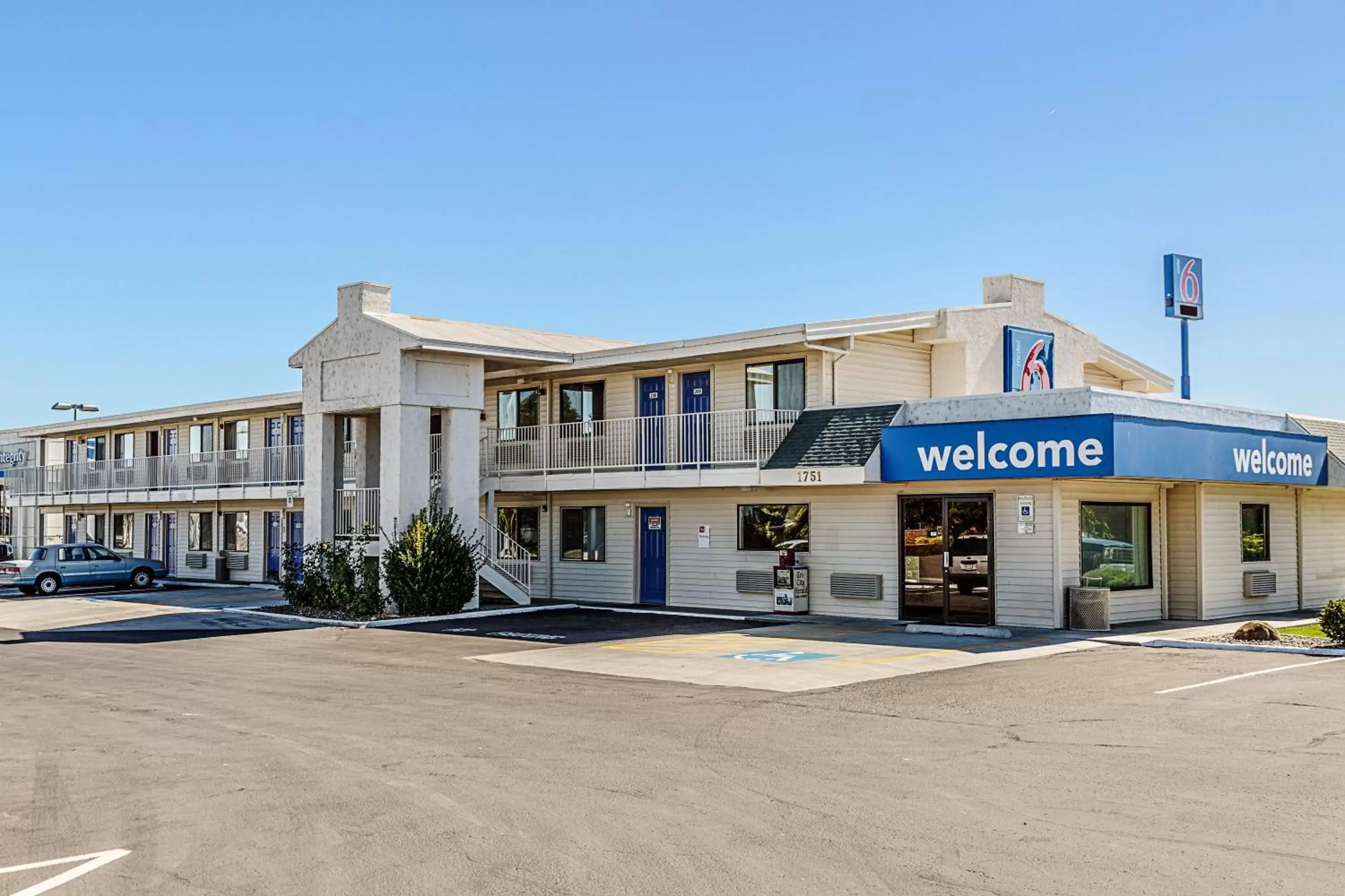 Facade/entrance, Property Building in Motel 6-Richland, WA