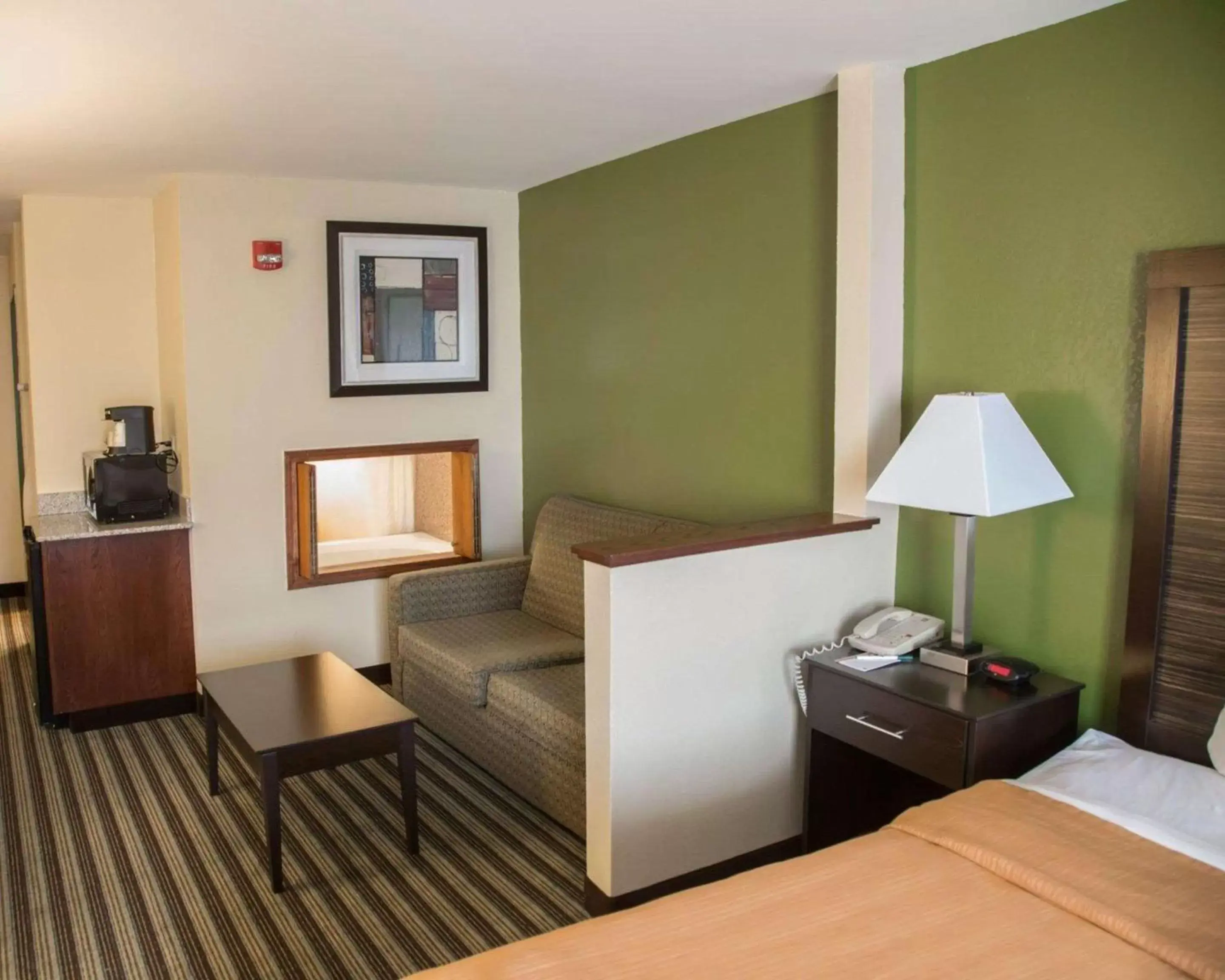 Photo of the whole room, Bed in Quality Inn & Suites Loves Park near Rockford