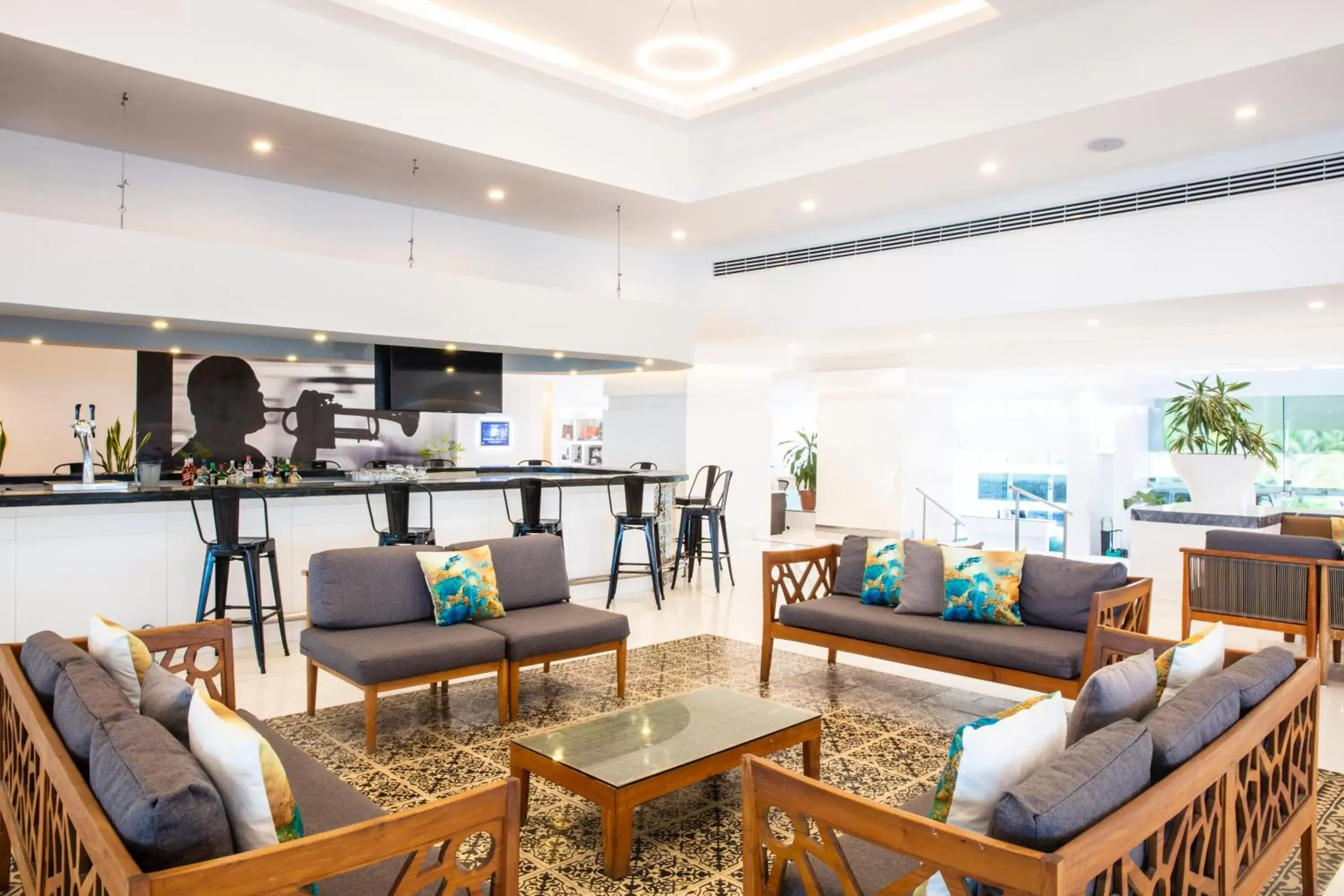 Lounge or bar, Lobby/Reception in Krystal Cancun