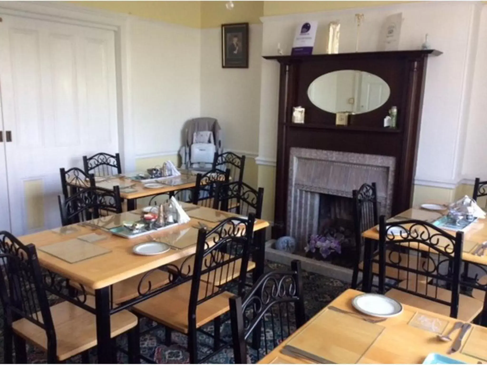 Restaurant/Places to Eat in Alma Lodge Guest House