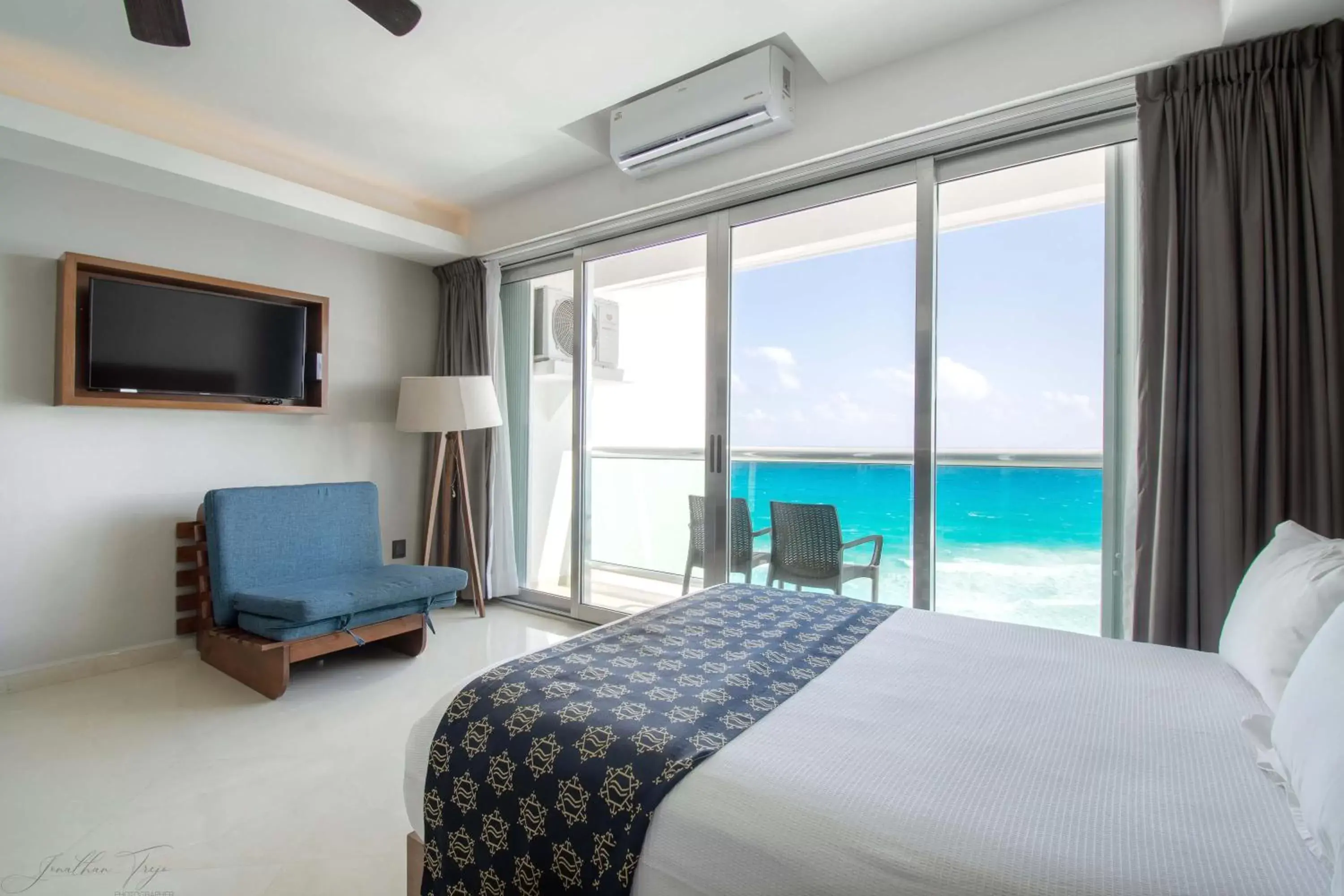 TV and multimedia in Ocean Dream Cancun by GuruHotel