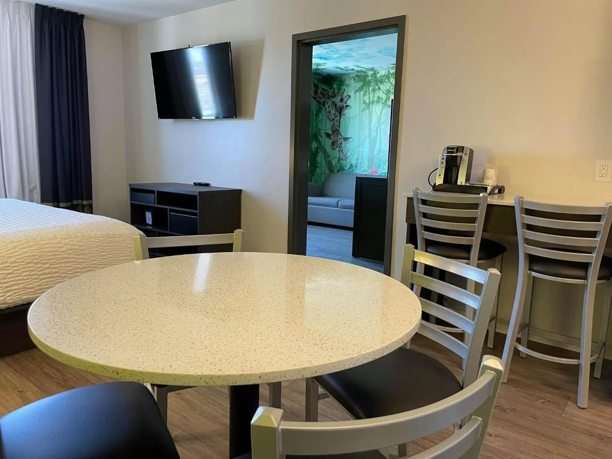 Dining Area in Super 8 by Wyndham Winnipeg East MB