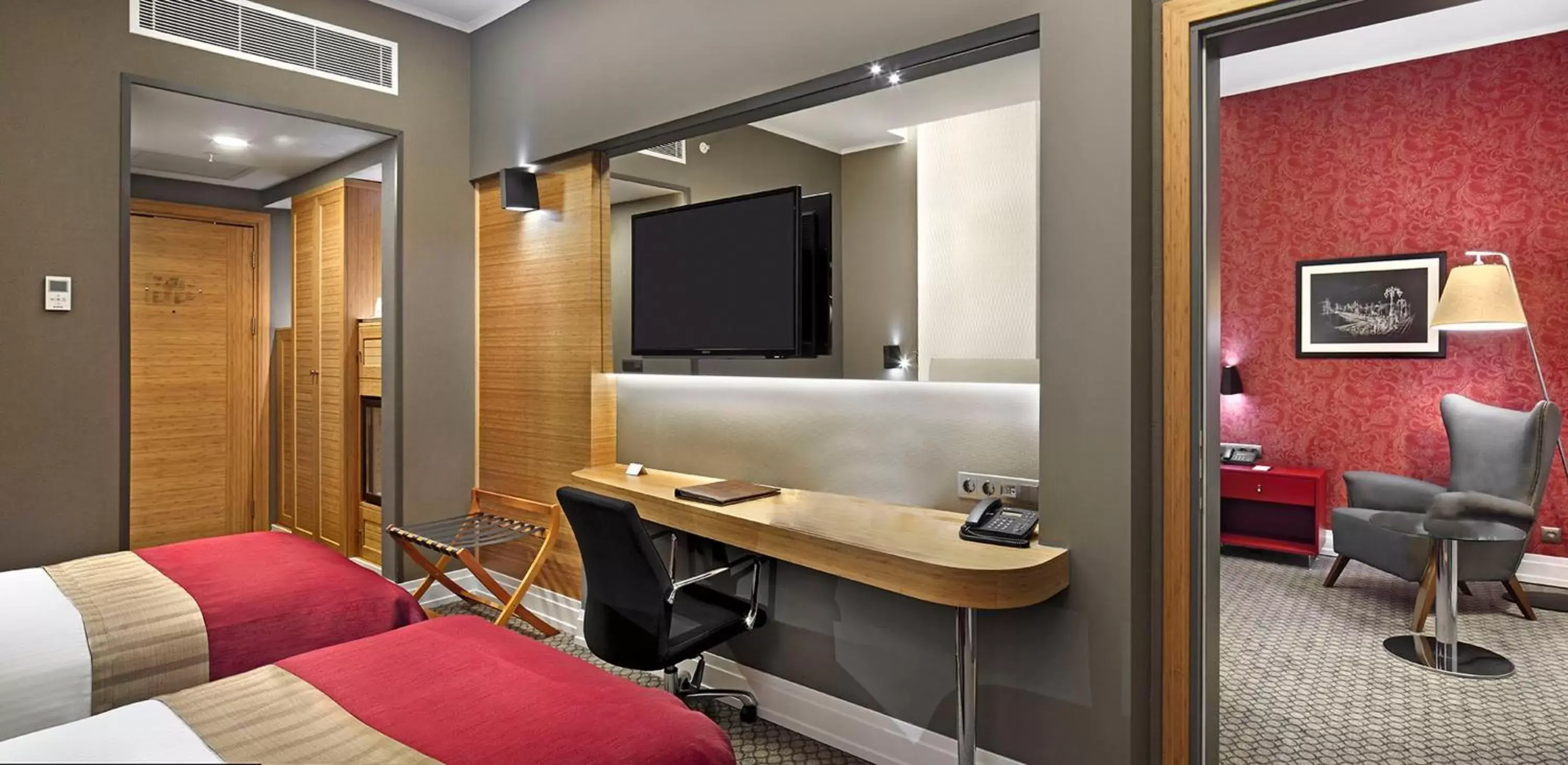 TV and multimedia, Bathroom in Ramada Plaza by Wyndham Eskisehir