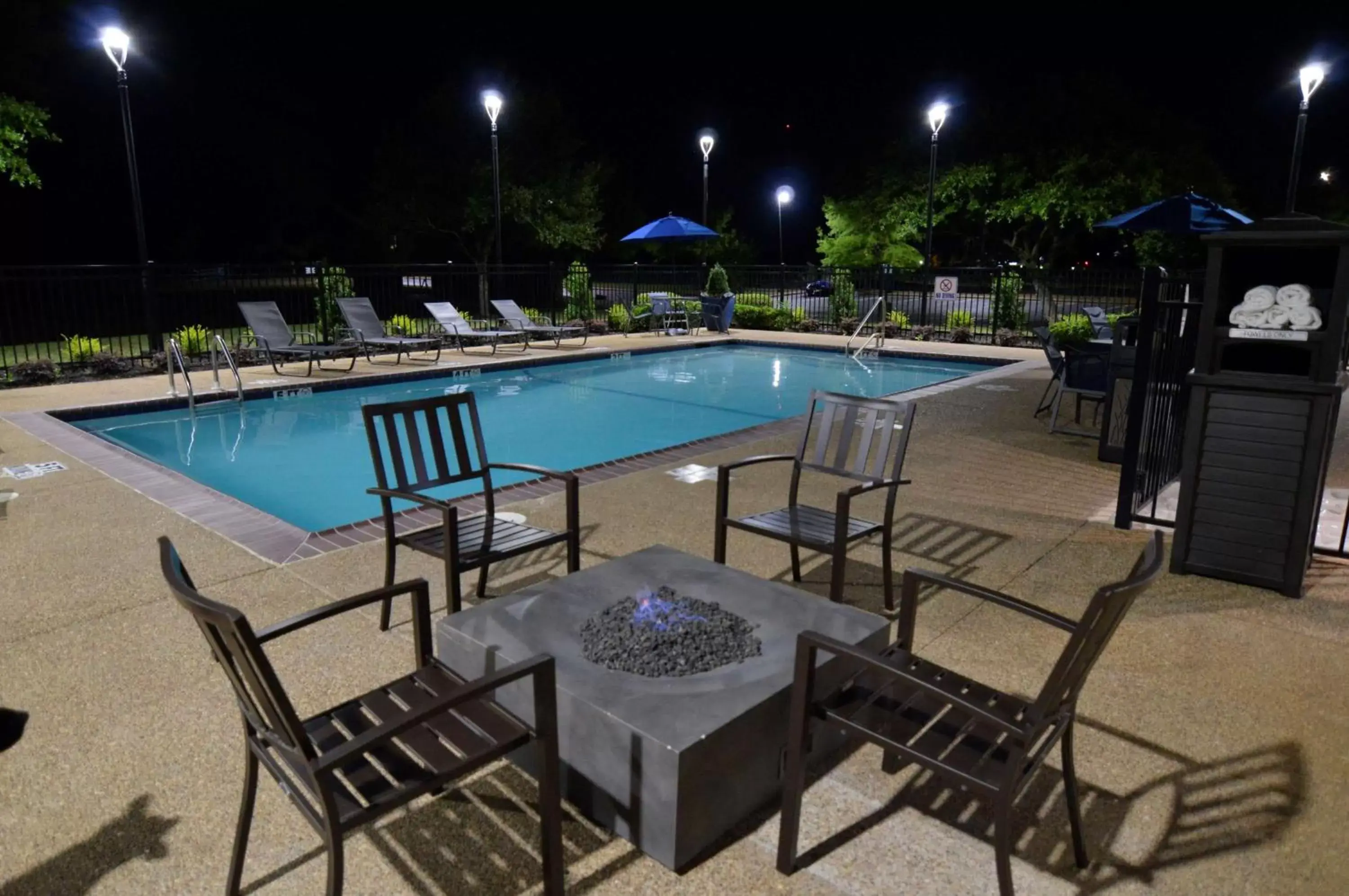 Activities, Swimming Pool in Best Western Plus Longview - University Hotel