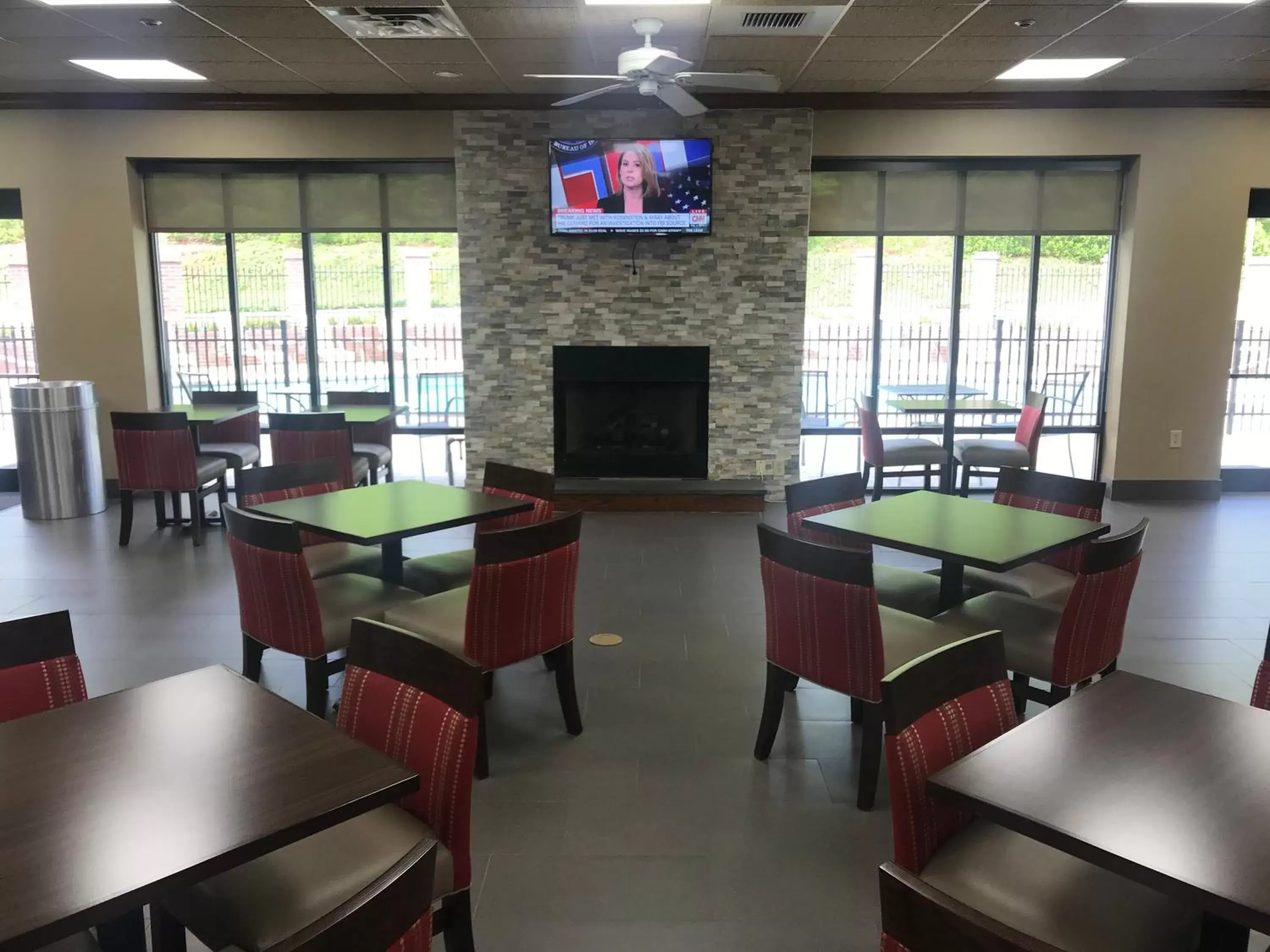 Seating area, Restaurant/Places to Eat in Comfort Inn Pinehurst