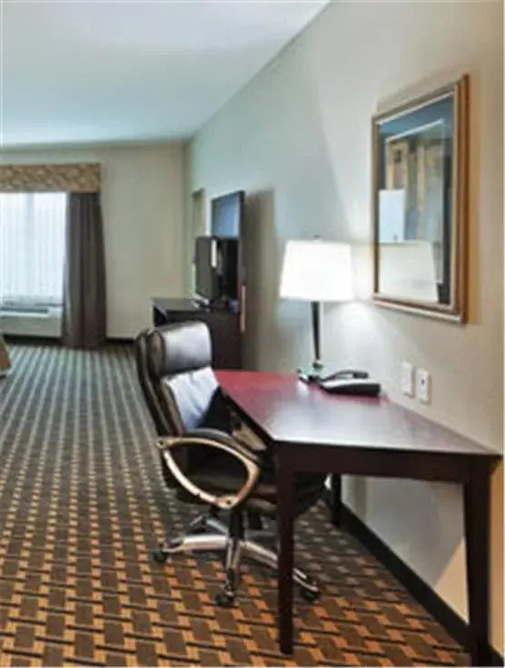 Kitchen/Kitchenette in Holiday Inn Express Hotels & Suites Jacksonville, an IHG Hotel