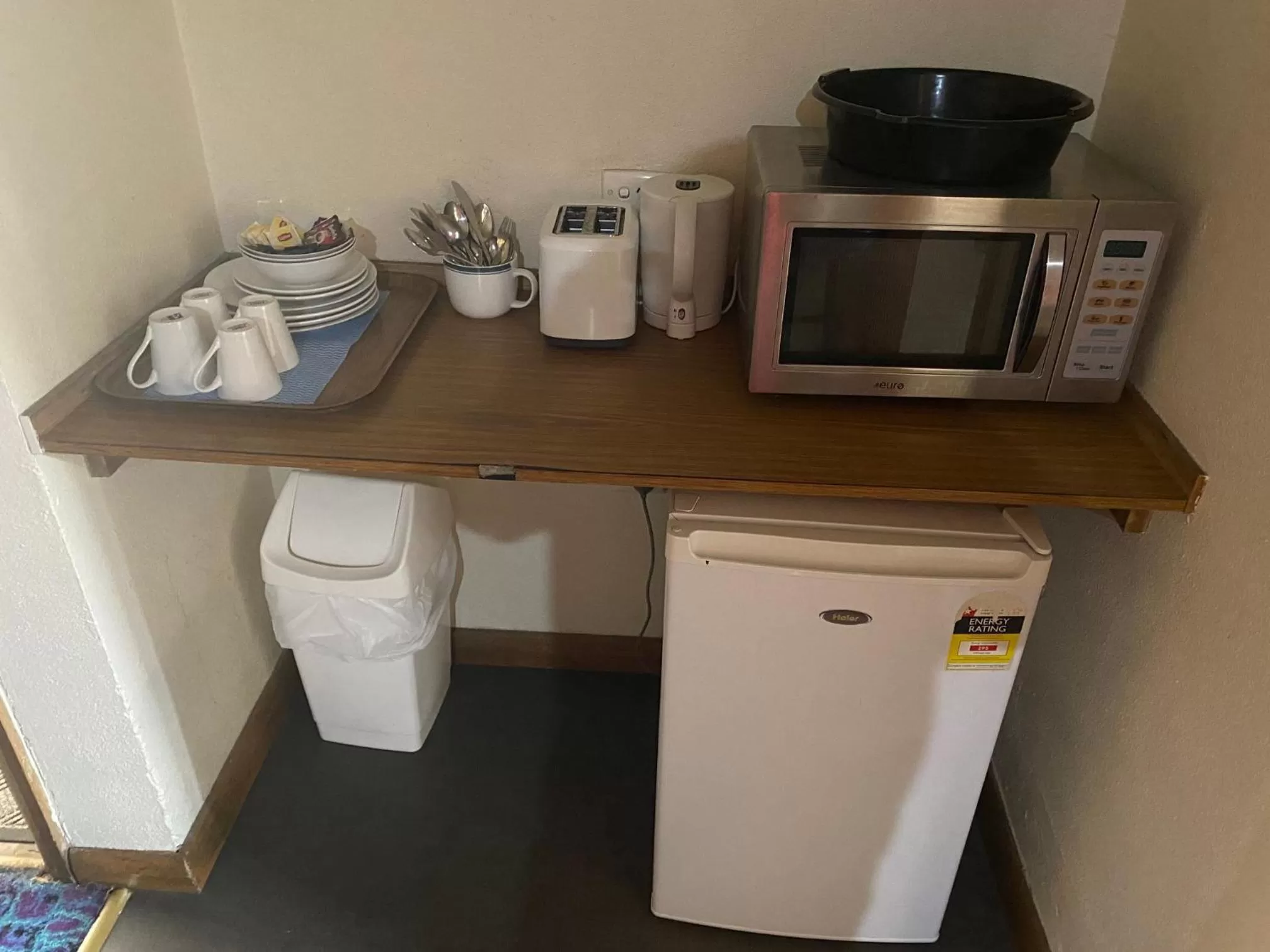 Kitchen or kitchenette in Tollgate Motel