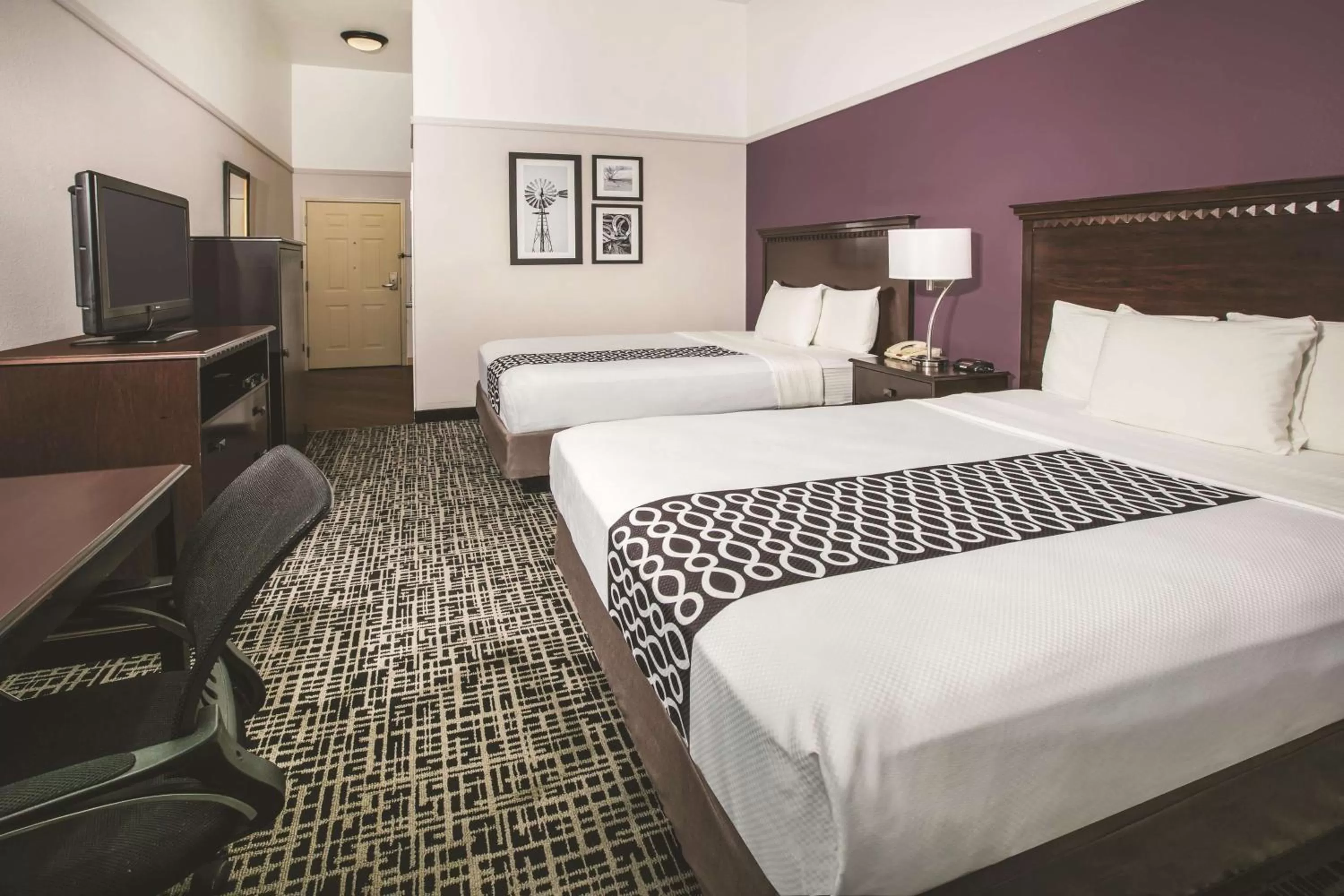 Queen Room with Two Queen Beds and Bath Tub - Mobility/Hearing Access - Non-Smoking in La Quinta by Wyndham Brownwood