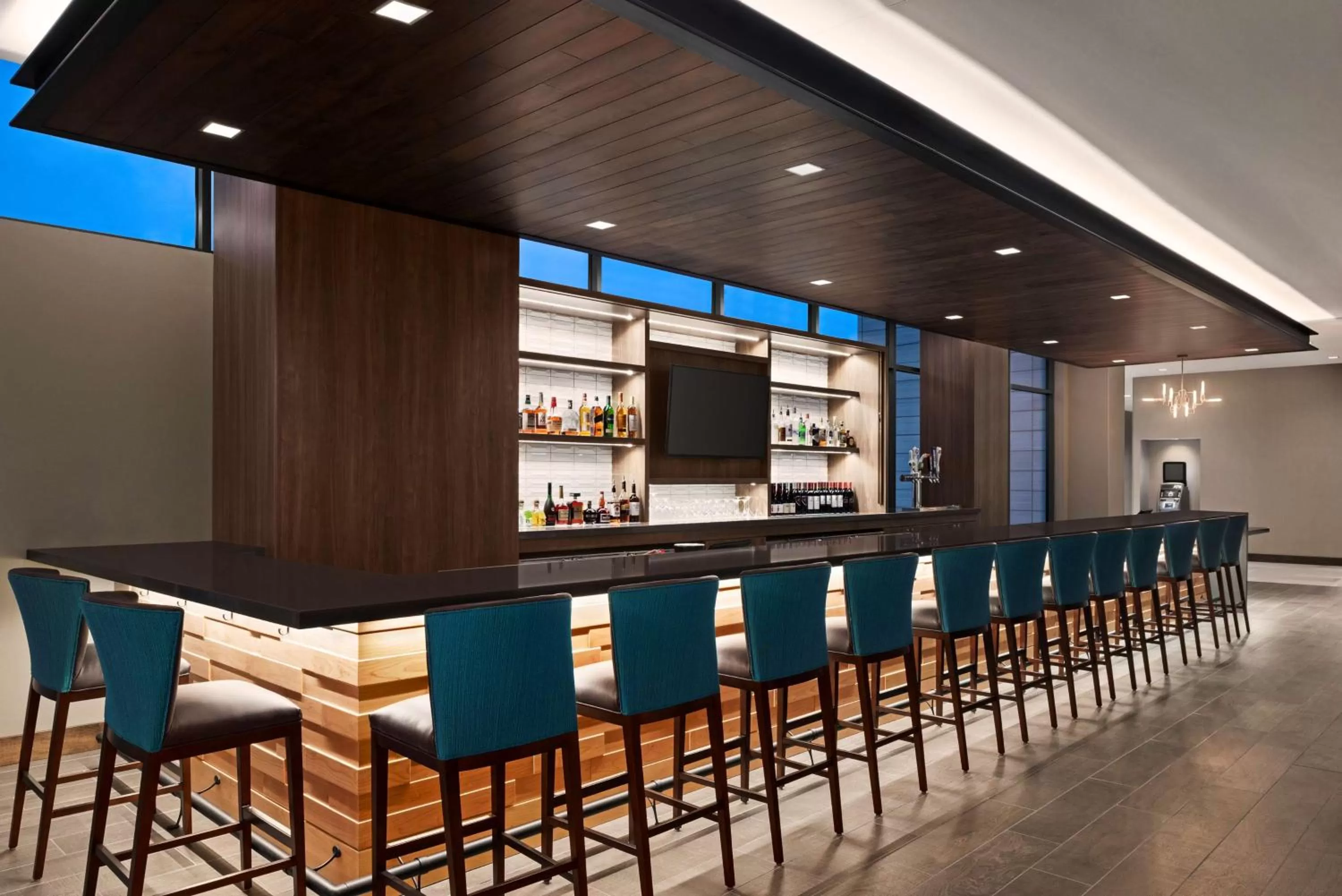 Lounge or bar in Hilton Garden Inn Milwaukee Brookfield Conference Center