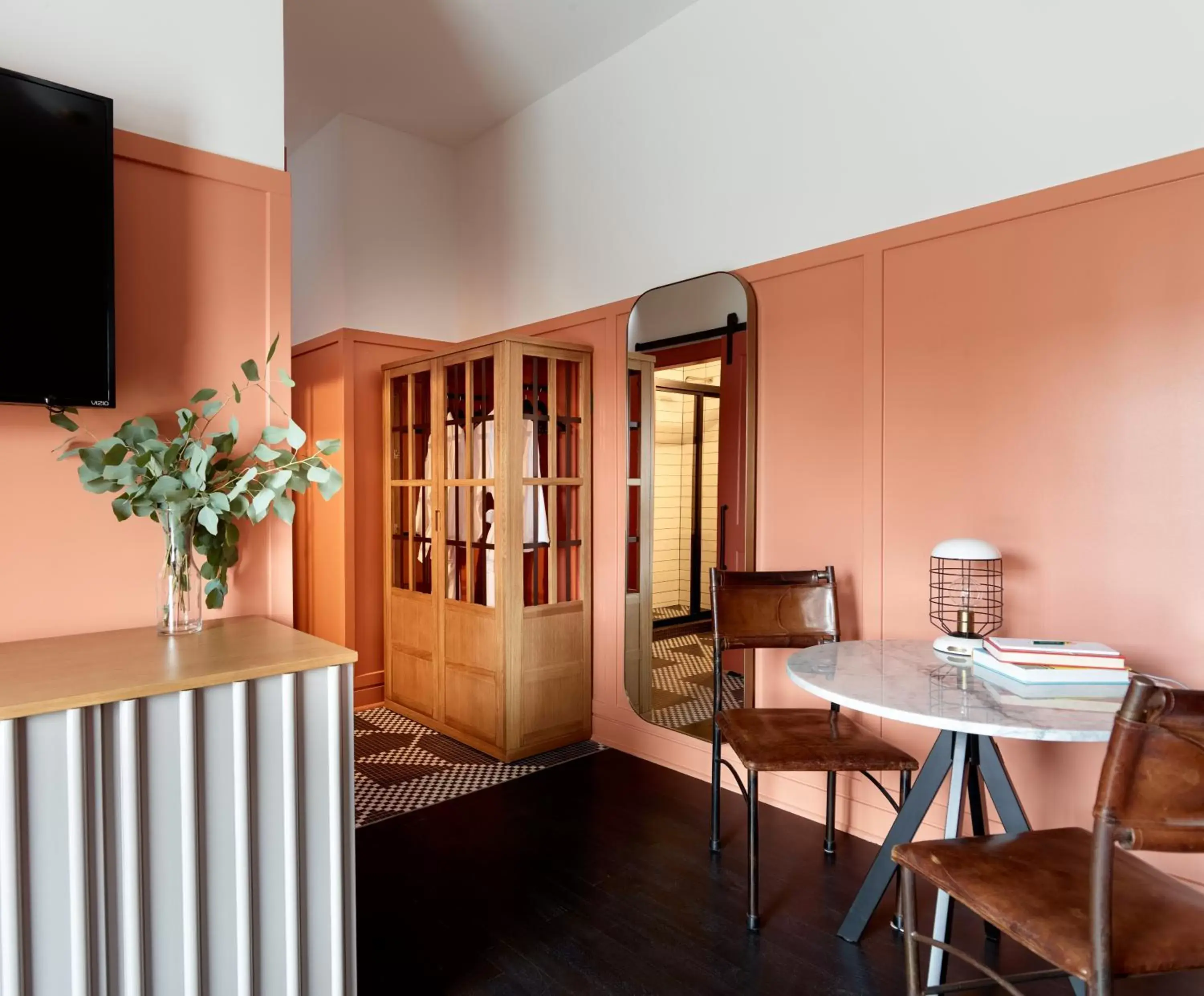 Seating area in The Chicago Hotel Collection Wrigleyville Seating area in The Chicago Hotel Collection Wrigleyville