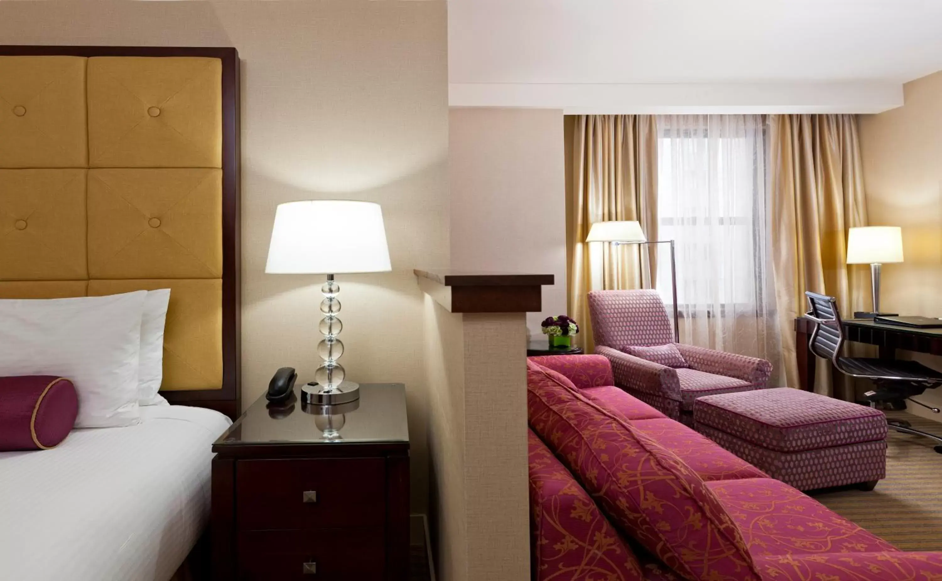 Bed in Millennium Knickerbocker Chicago Bed in Millennium Knickerbocker Chicago