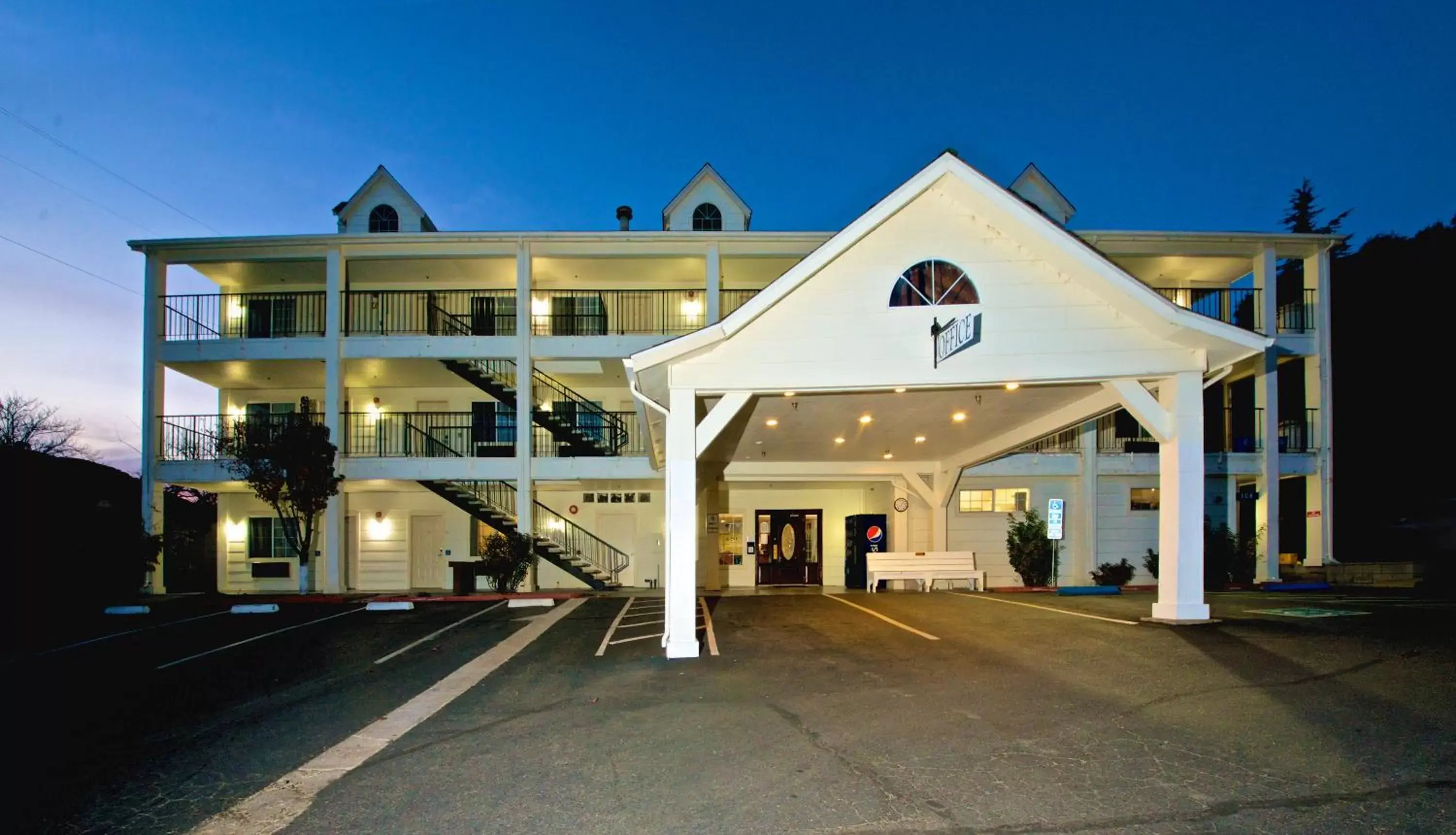 Facade/entrance, Property Building in Quality Inn Yosemite Valley Gateway