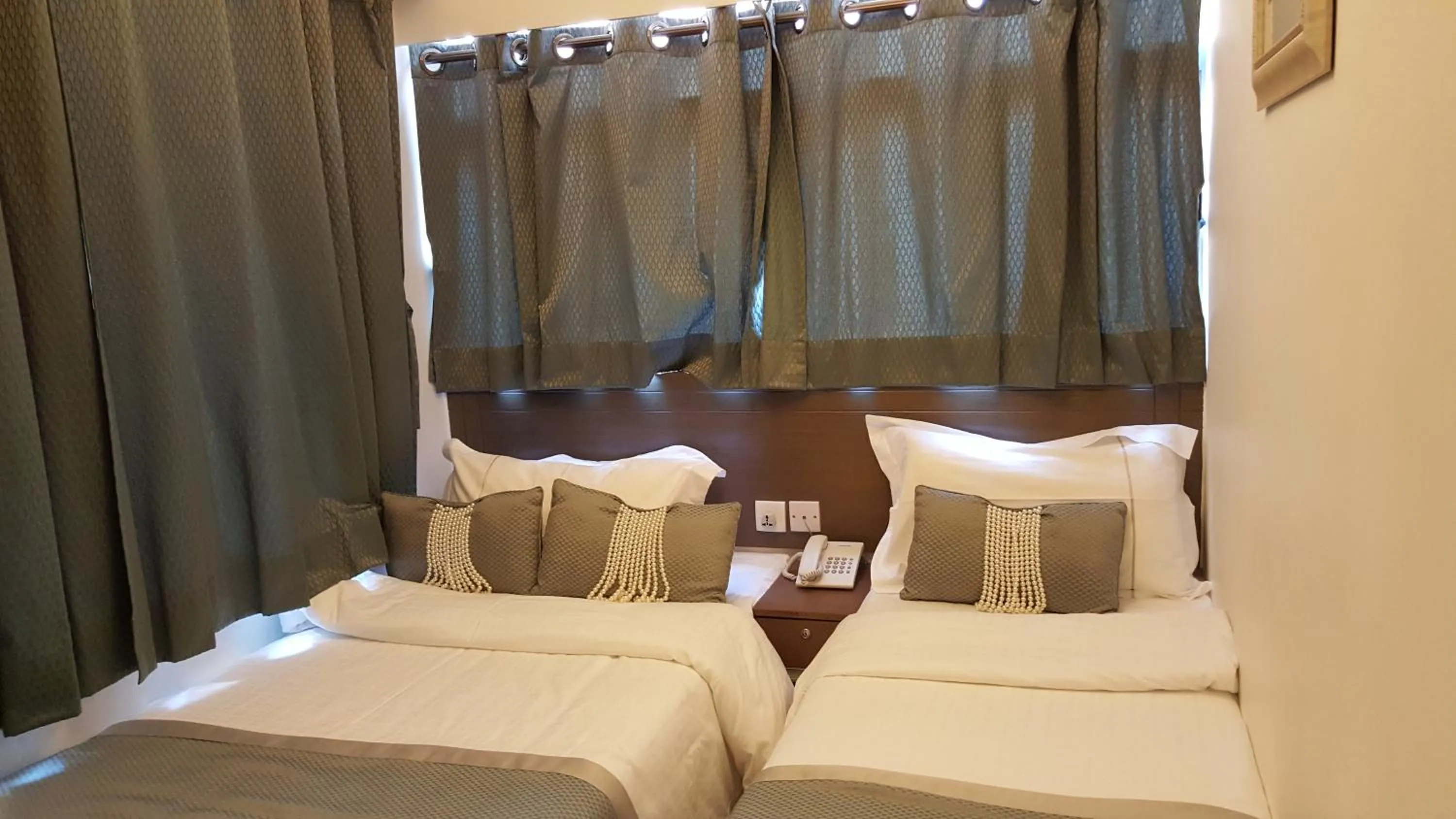 Bed in Seasons Hotel - Causeway Bay