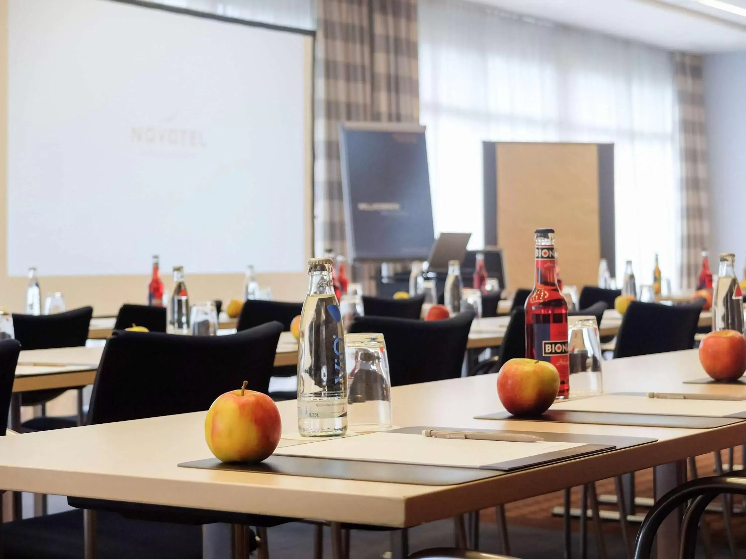 On site, Restaurant/Places to Eat in Novotel Erlangen