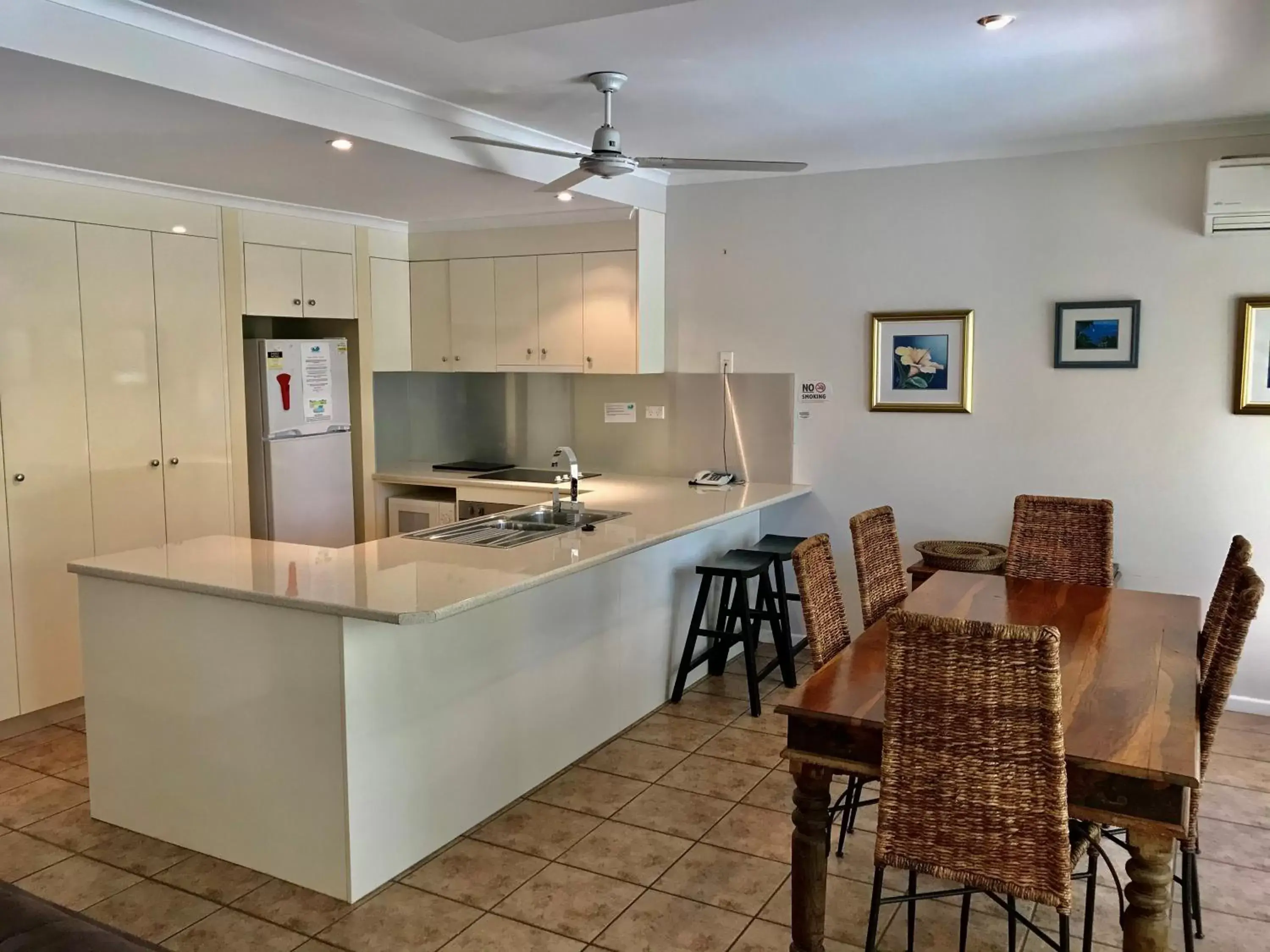 Kitchen or kitchenette, Kitchen/Kitchenette in The Villas Palm Cove