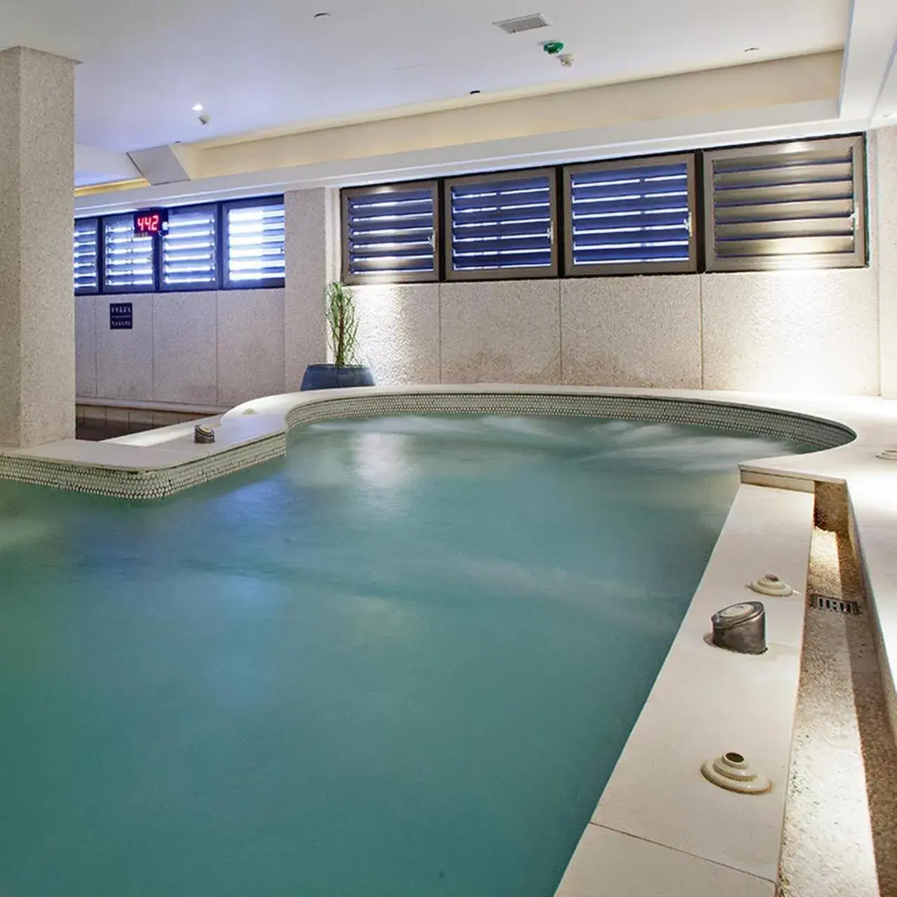 Hot Spring Bath, Swimming Pool in Beitou Sweet Me Hot Spring Resort