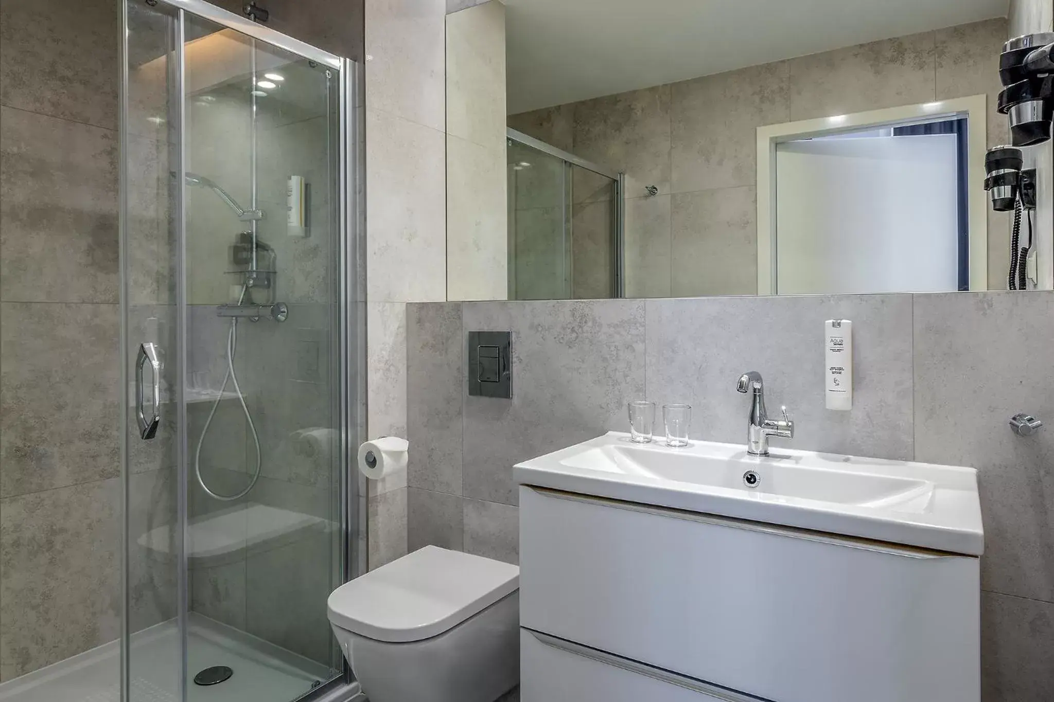 Shower, Bathroom in Korona Hotel Wroclaw Market Square