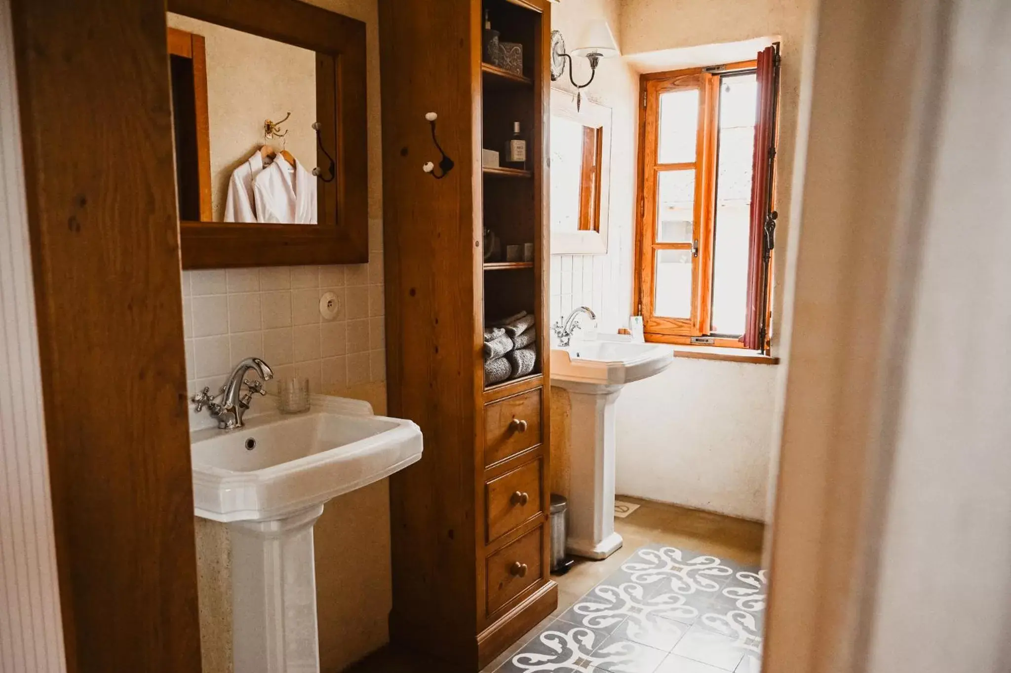 Bathroom in Demeure de la Carmine, sejour bien-etre d'exception, piscine, hammam, champagne