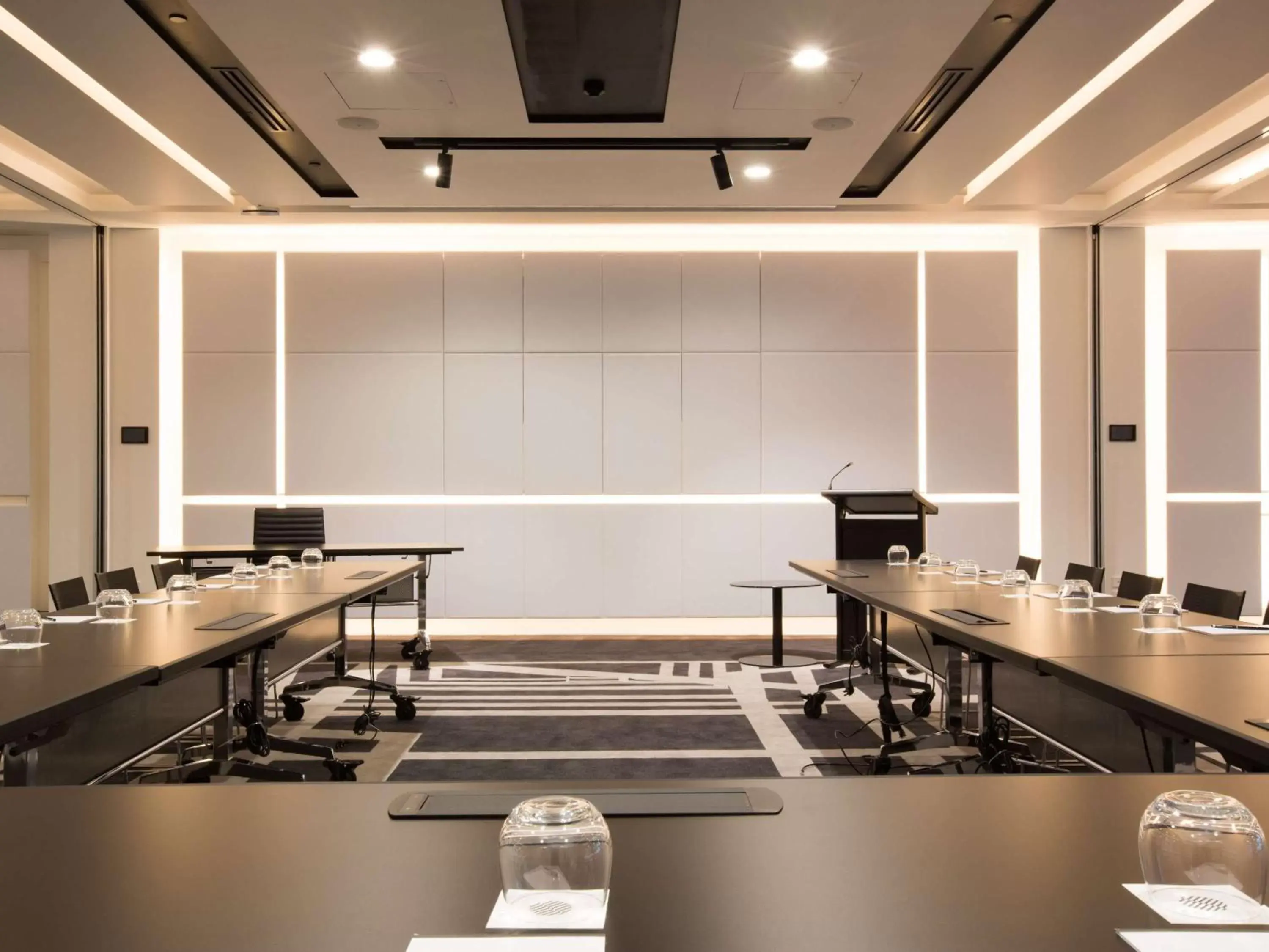 Meeting/conference room in Pullman Sydney Airport