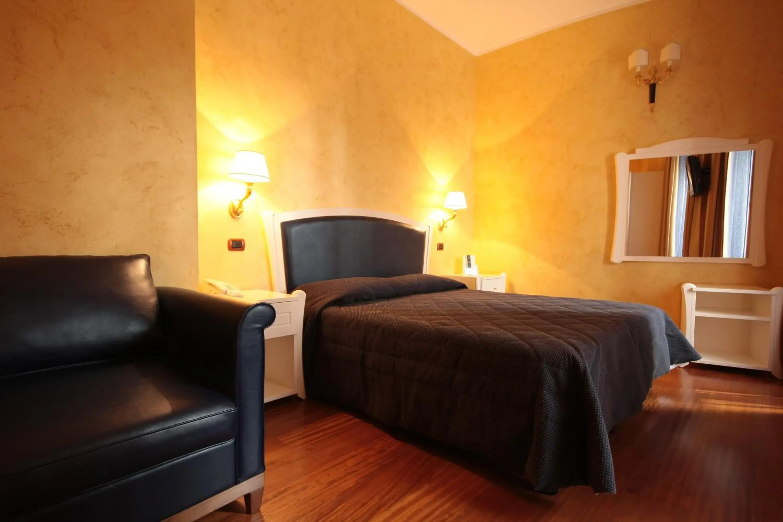 Bedroom, Bed in Hotel Rojan