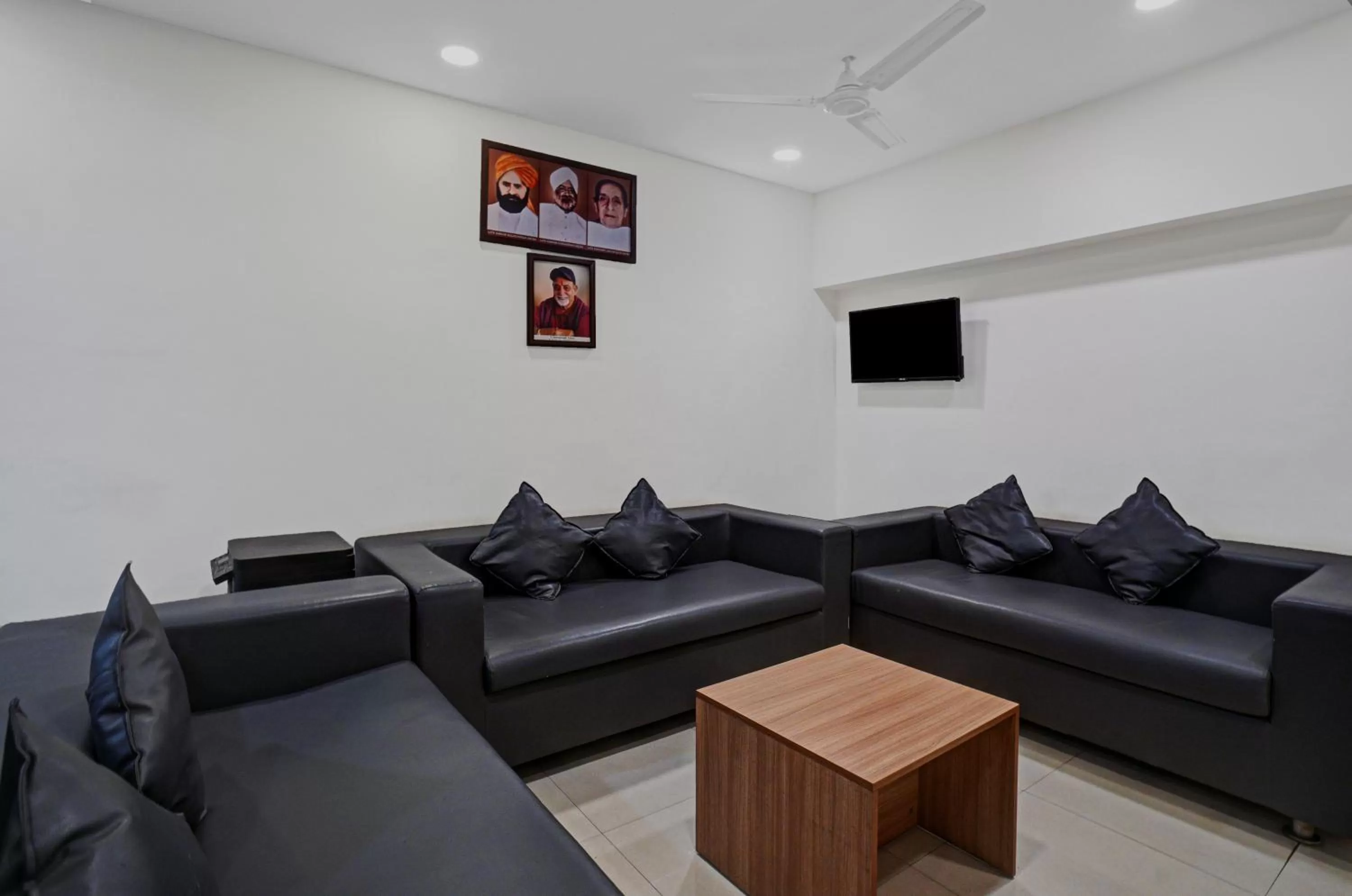 Seating Area in Treebo Trend Wow - Surat Station