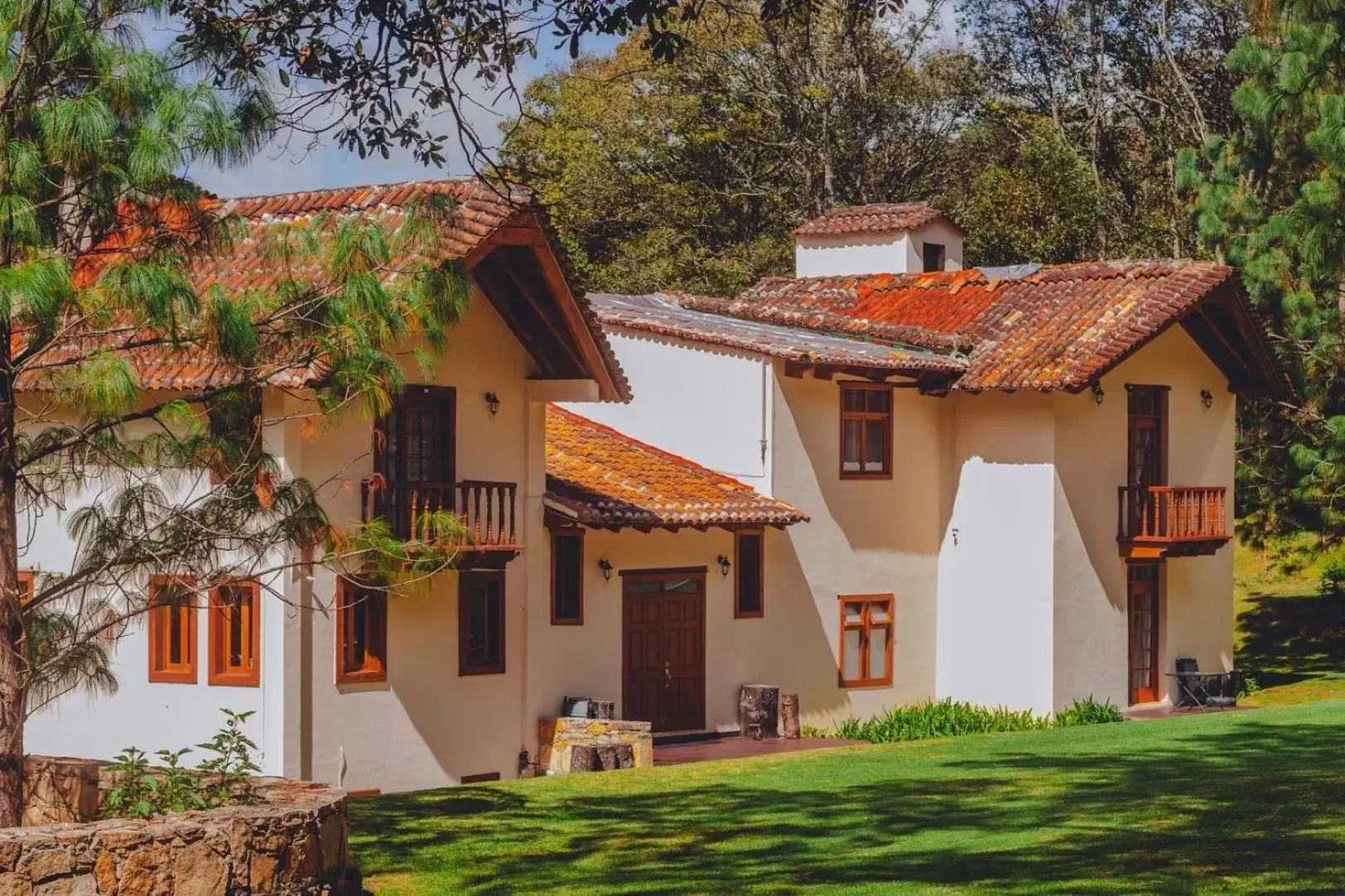 CORTIJO LA CASONA & Bungalow al Pie de la Montaña