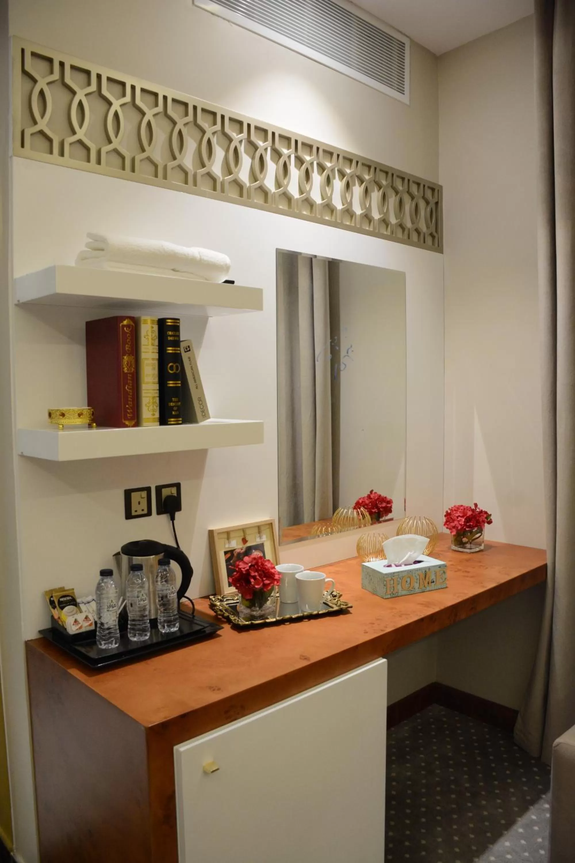 Coffee/tea facilities, Kitchen/Kitchenette in E1 Hotel