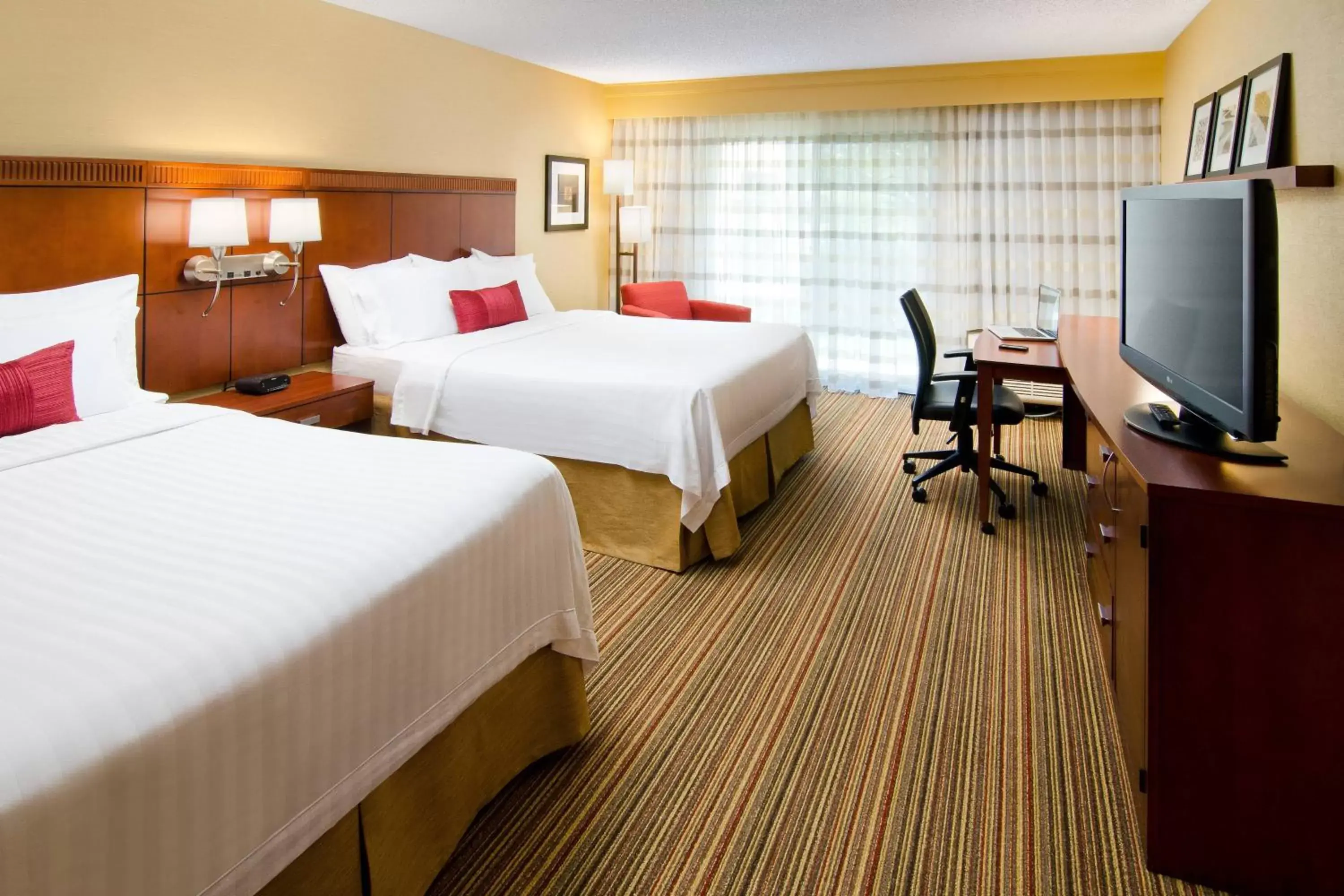 Photo of the whole room, Bed in Courtyard Irvine John Wayne Airport/Orange County