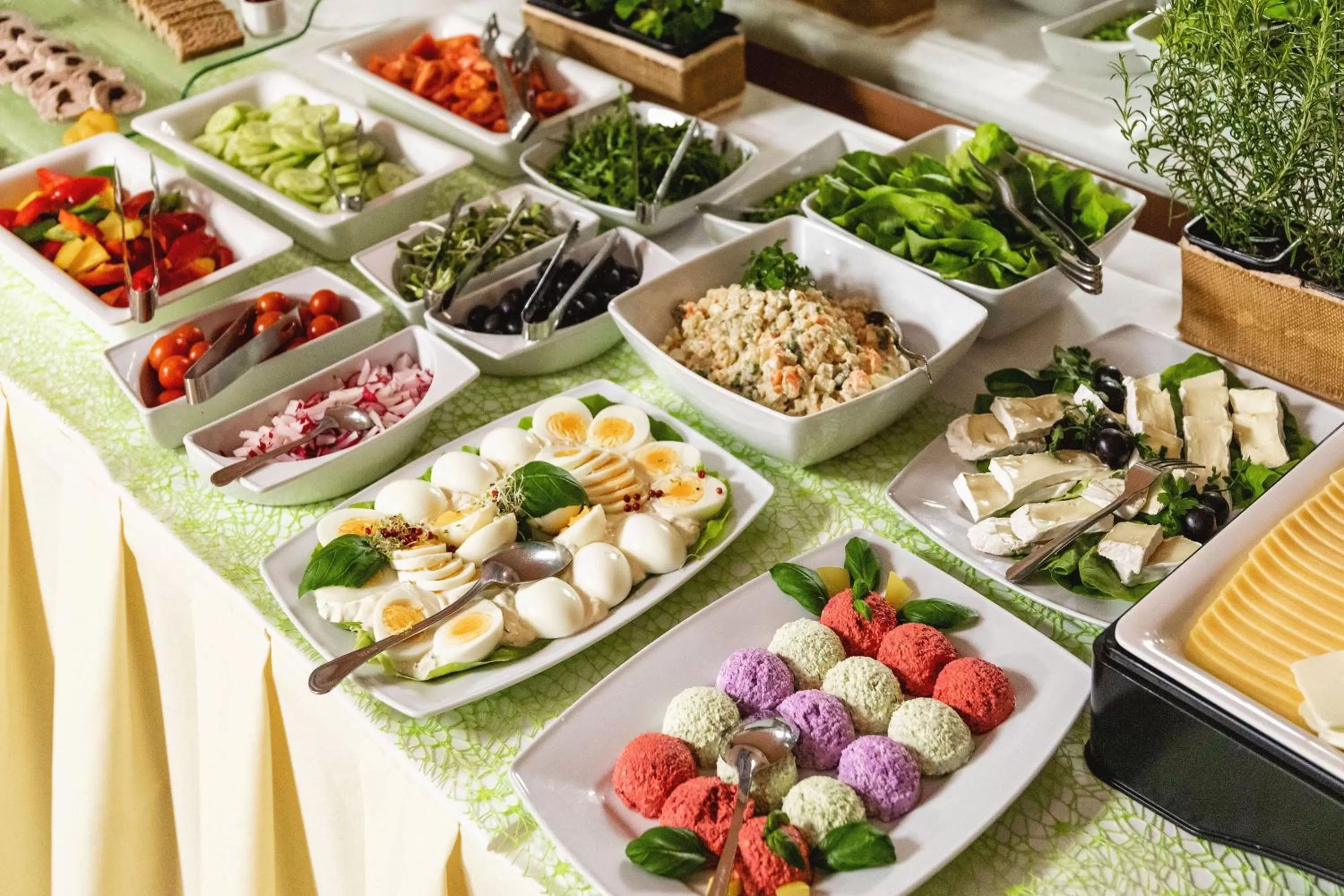 Breakfast in Hotel Gromada Pila