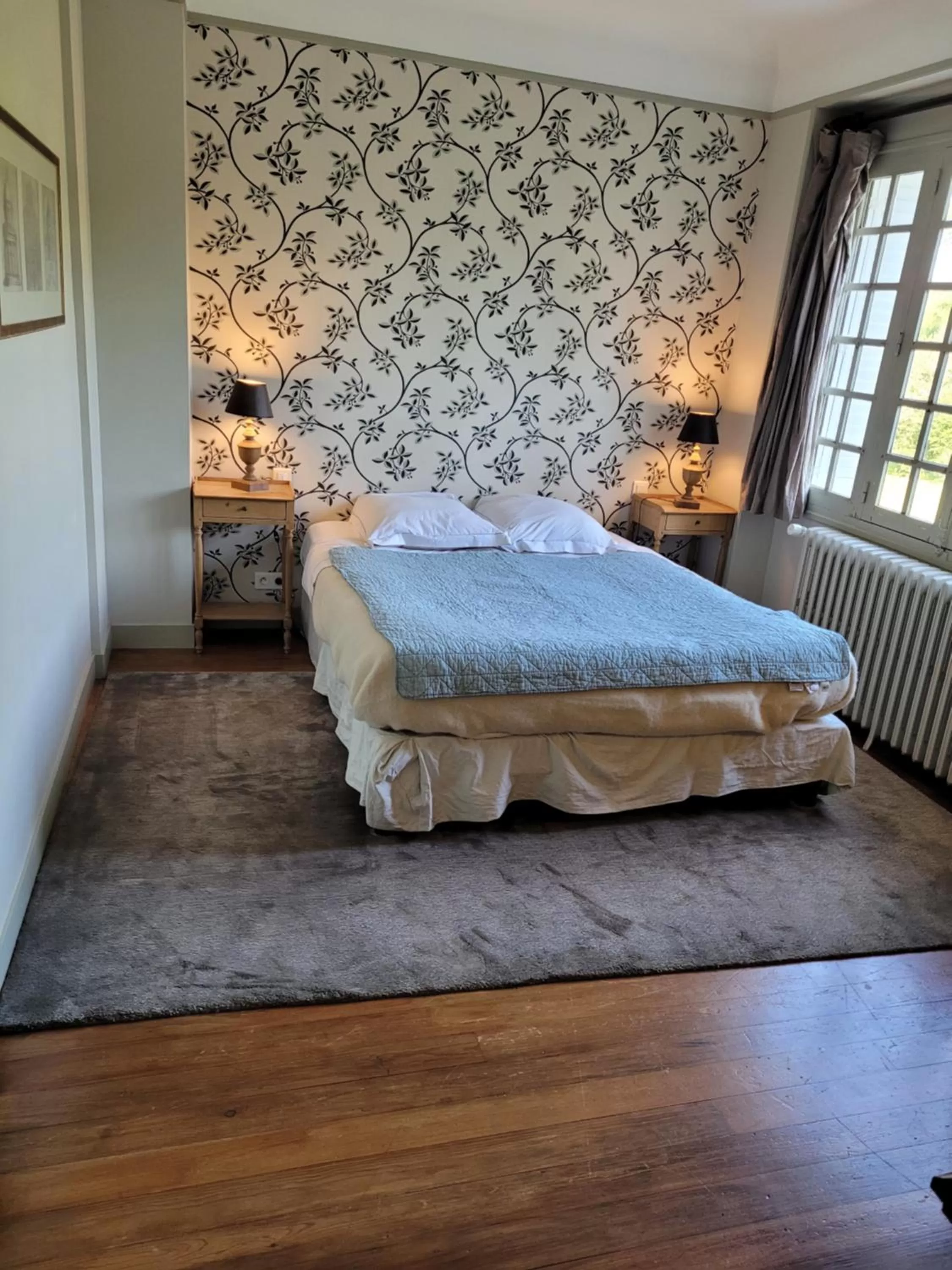 Bed in Le Manoir de Beaumarchais