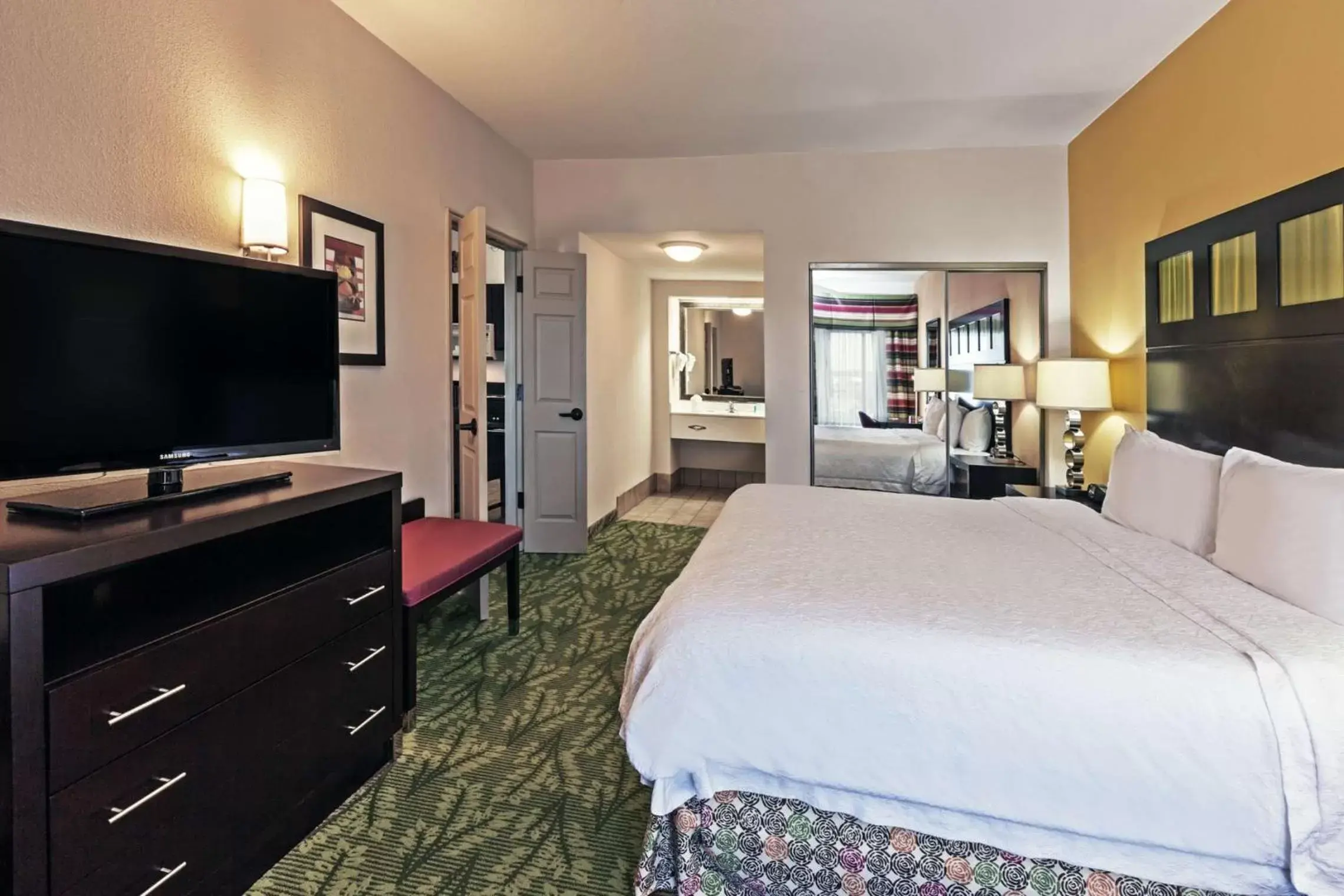 Bed, TV/Entertainment Center in Hampton Inn & Suites Tulsa-Woodland Hills