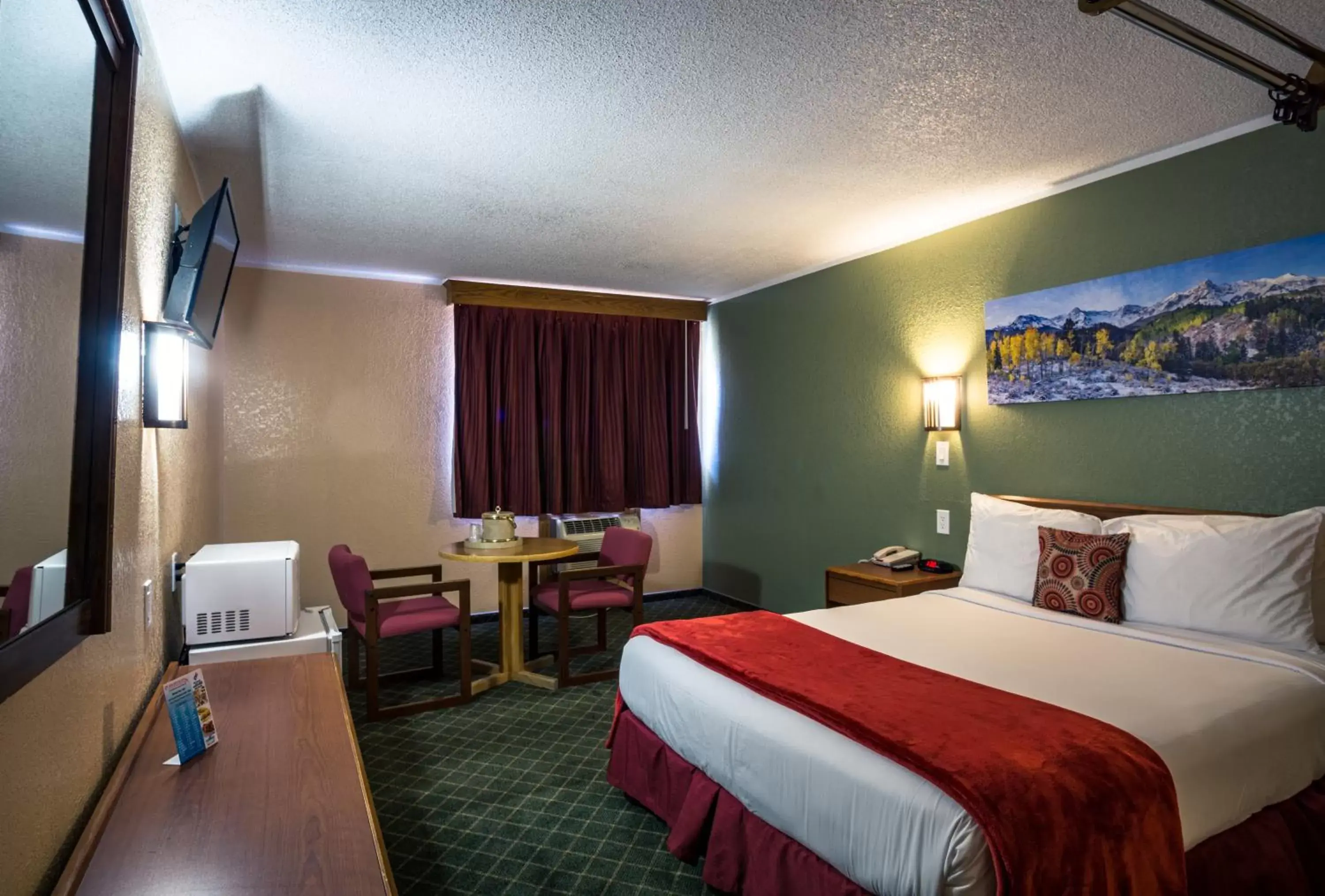Photo of the whole room, Bed in Red River Inn Silt - Rifle Photo of the whole room, Bed in Red River Inn Silt - Rifle