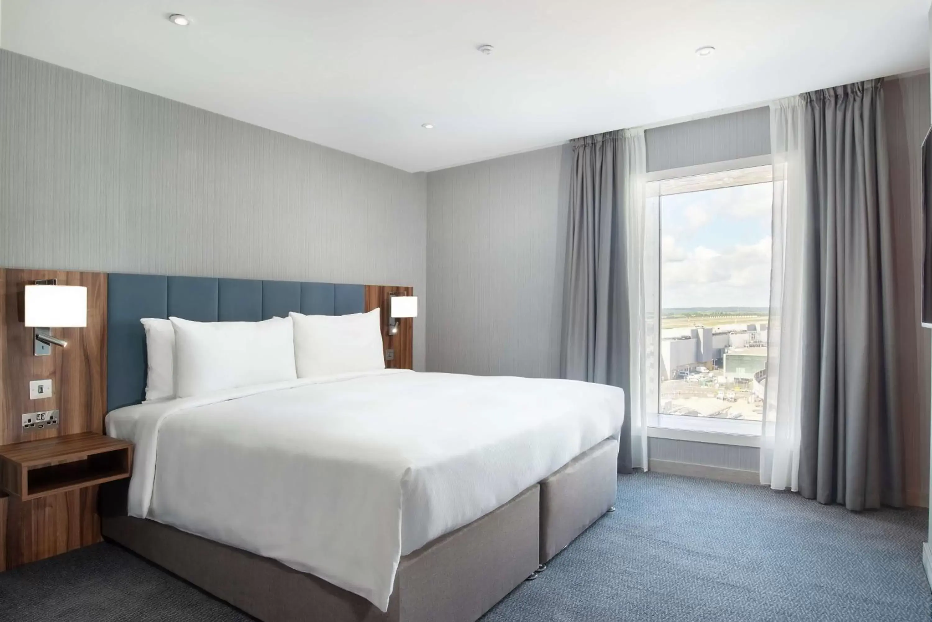 Bed in Hilton Garden Inn London Heathrow Terminal 2 and 3