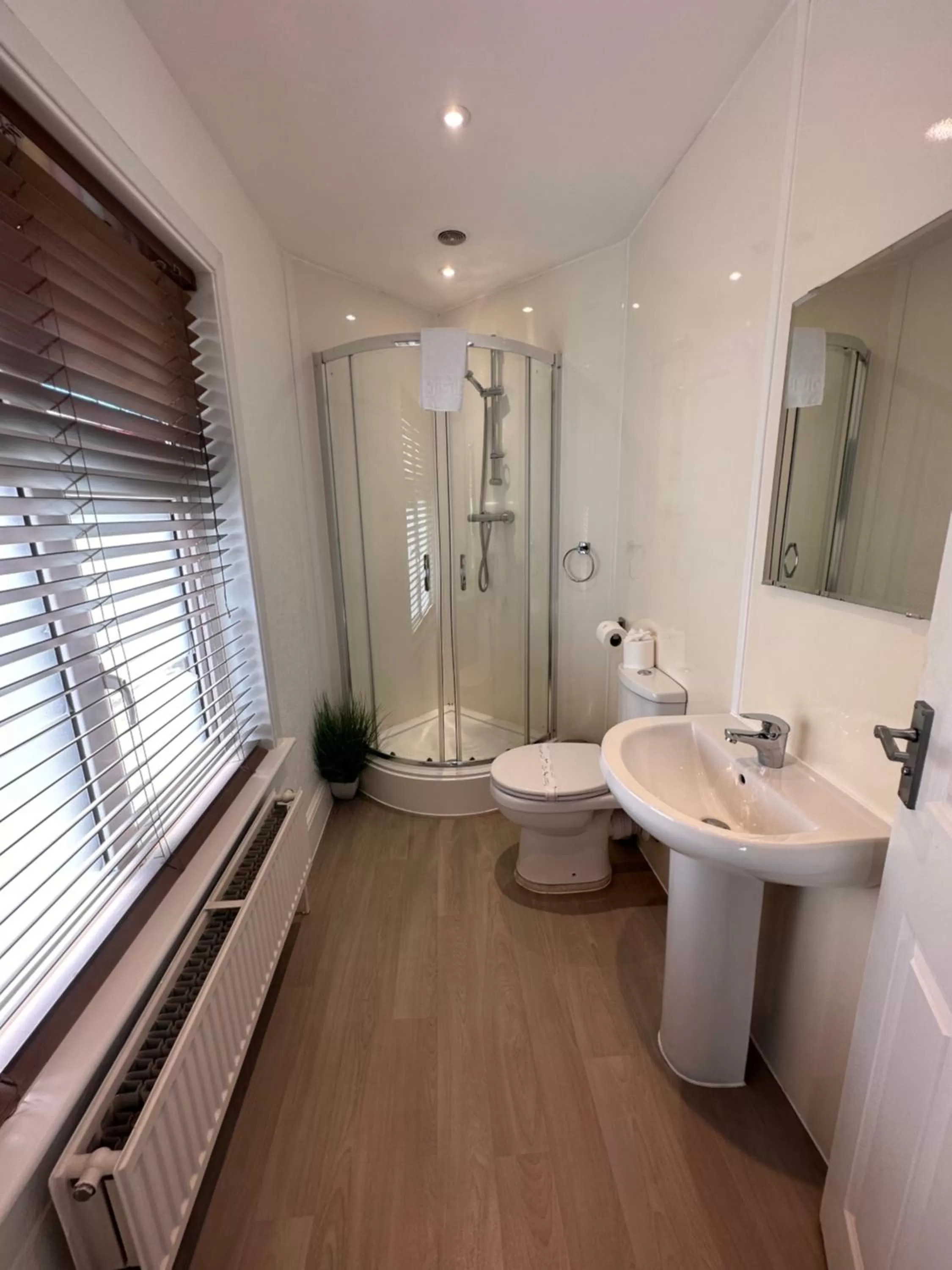 Shower in The Six Bells