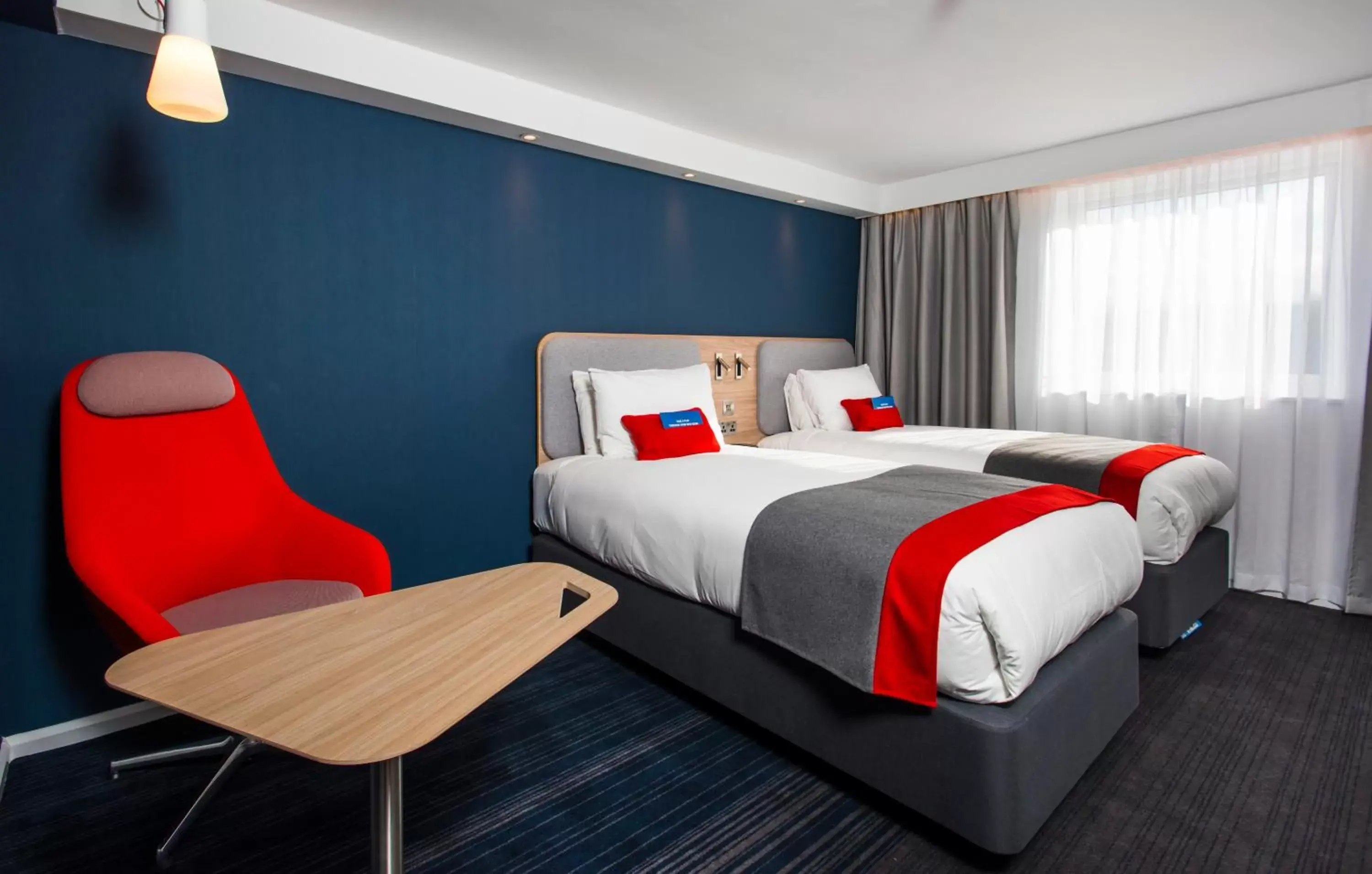 Photo of the whole room, Bed in Holiday Inn Express Portsmouth – North, an IHG Hotel