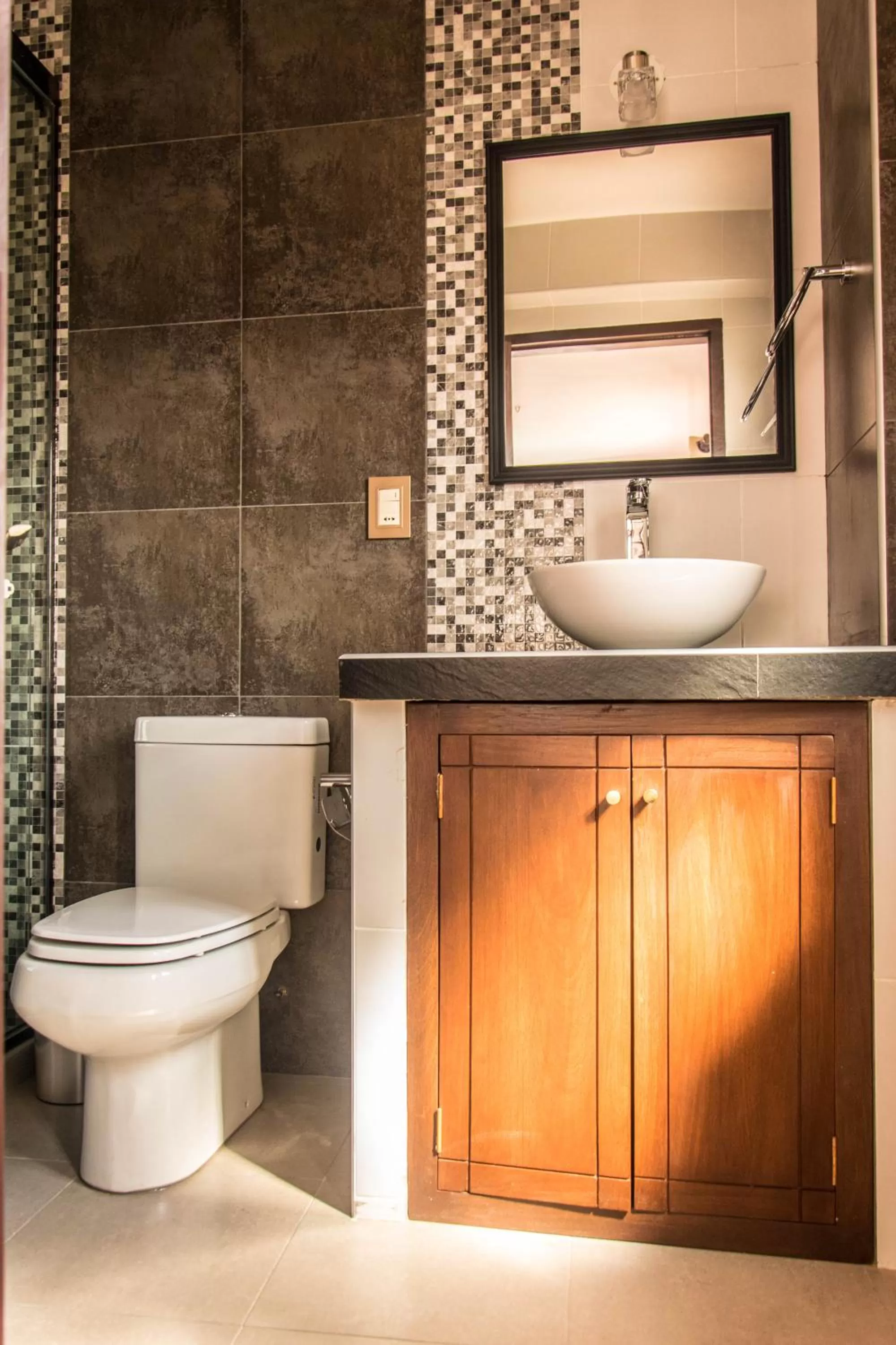 Toilet in El Jardin De Su Merced B&B