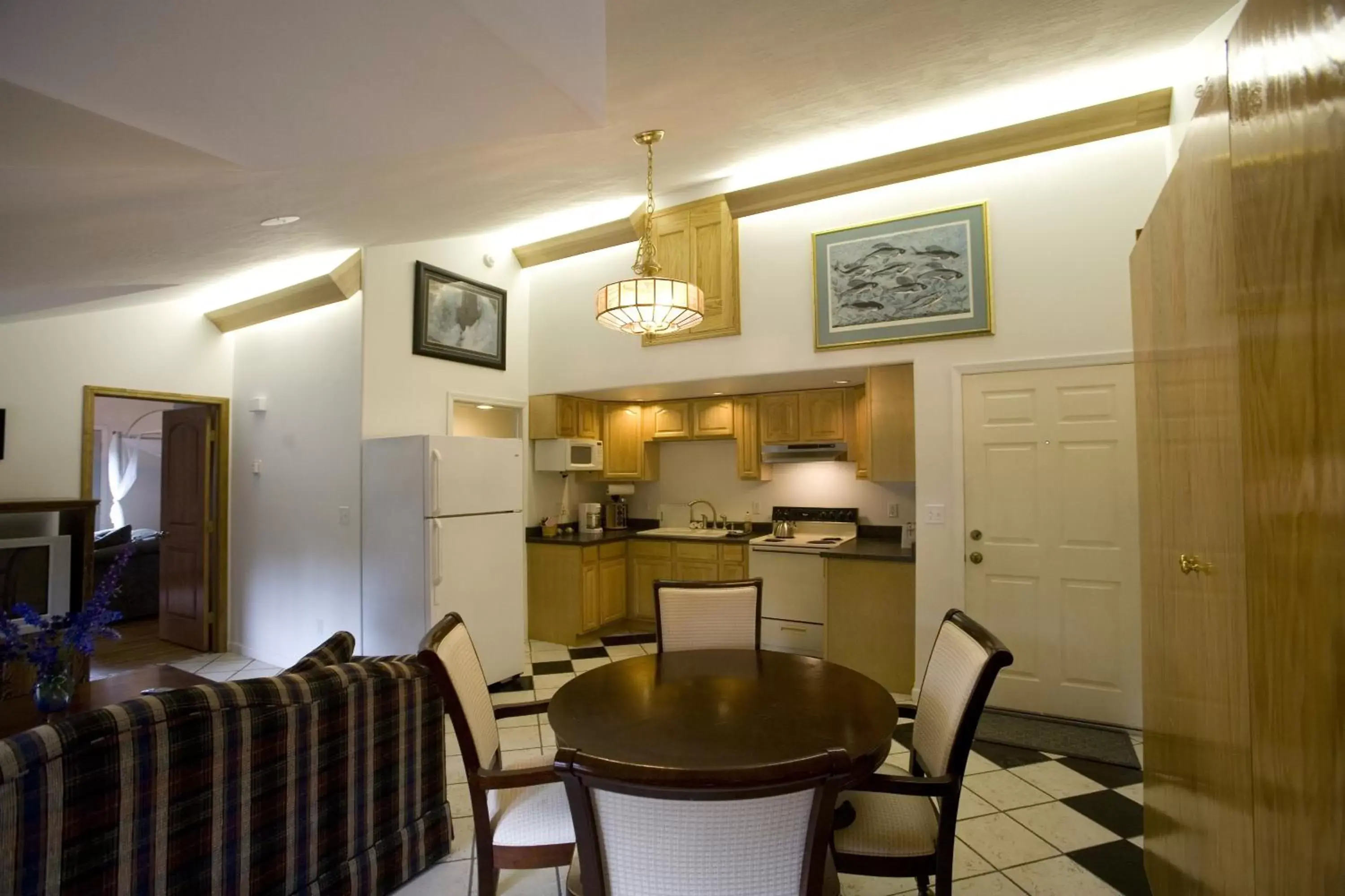 Dining Area in Abbey Archway Inn