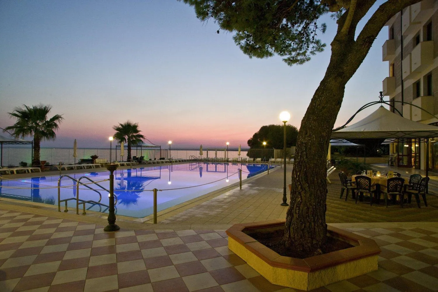 Swimming pool in Apulia Hotel Taranto Ara Solis