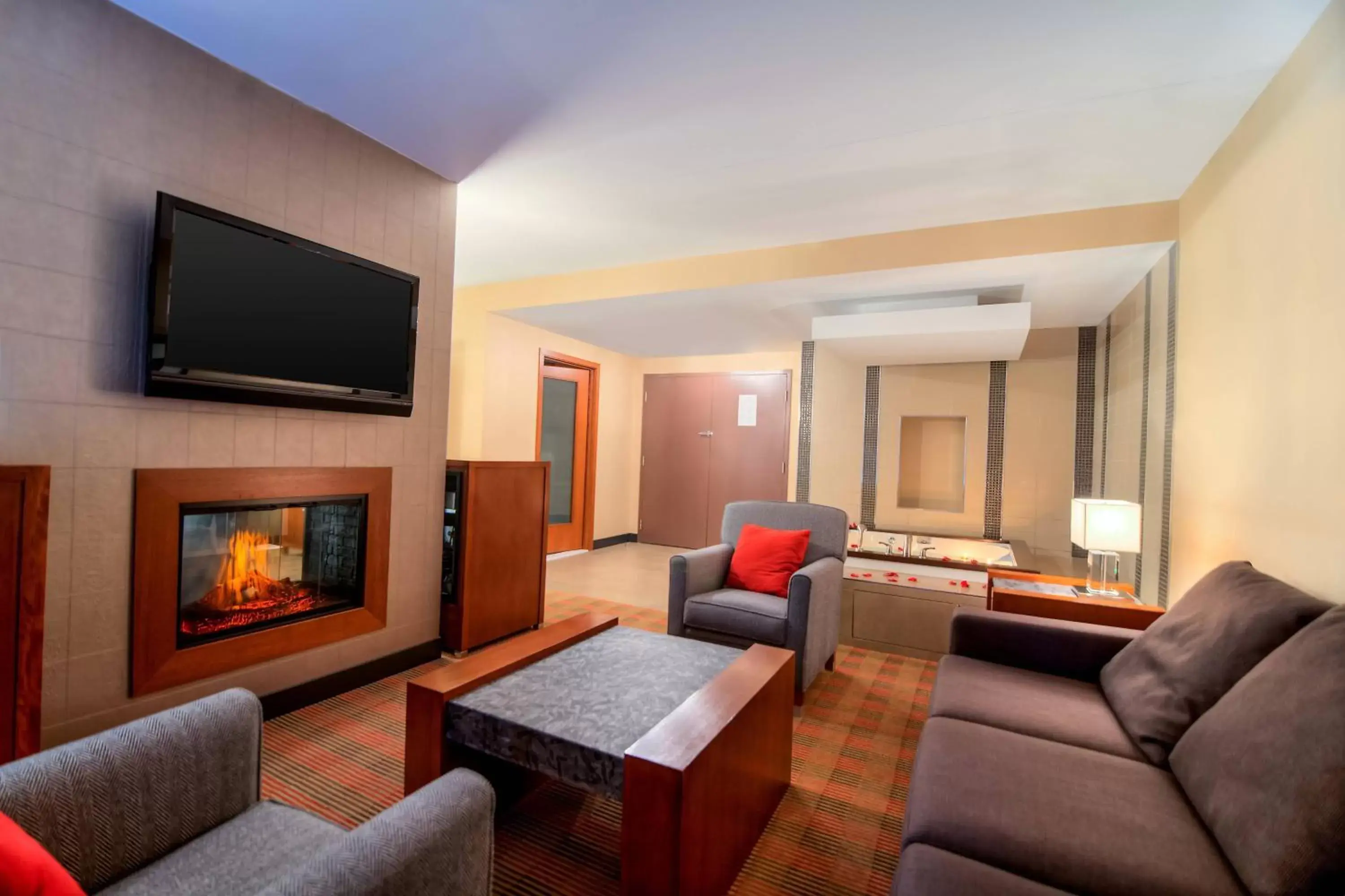 Living room, Seating Area in Four Points by Sheraton Winnipeg South