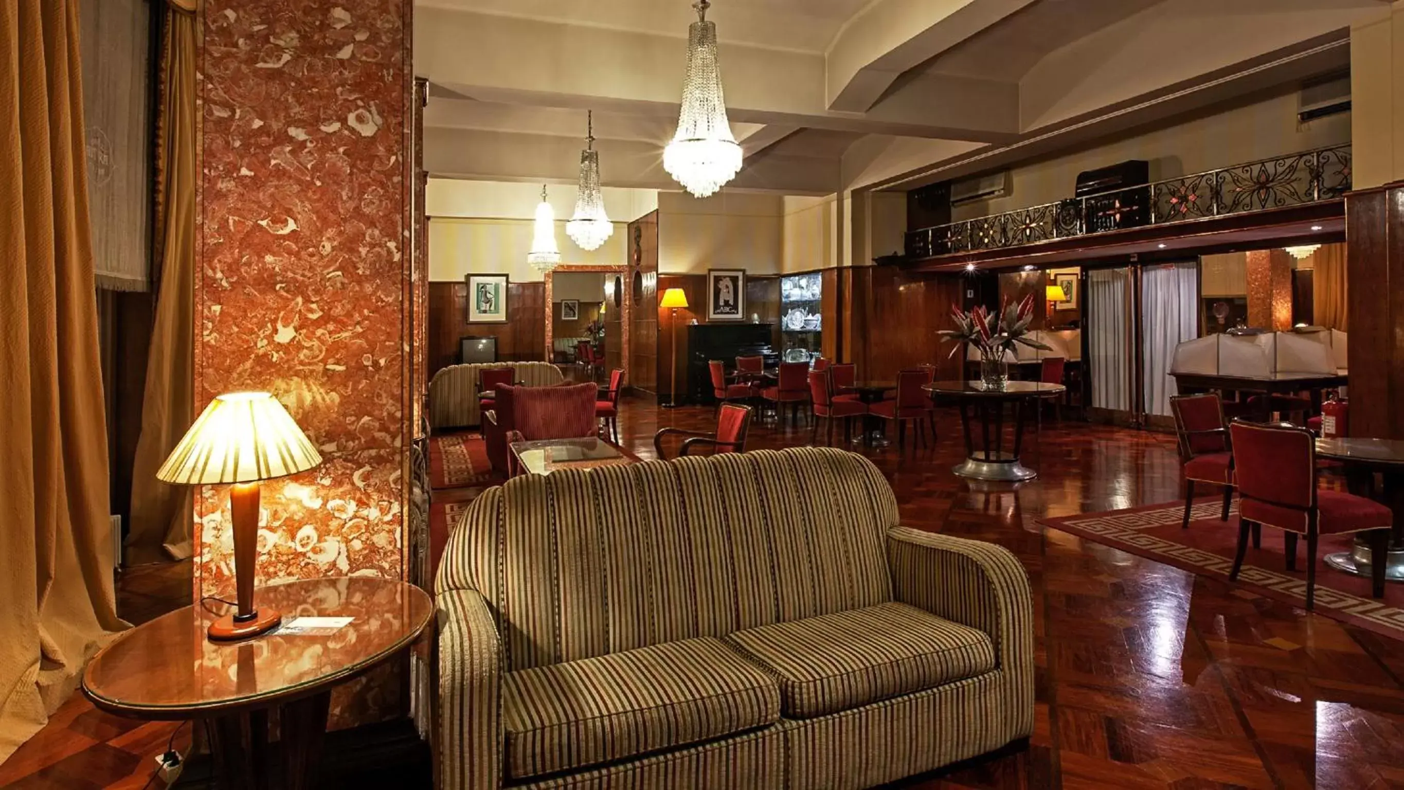 Communal lounge/ TV room, Lounge/Bar in Hotel Astoria