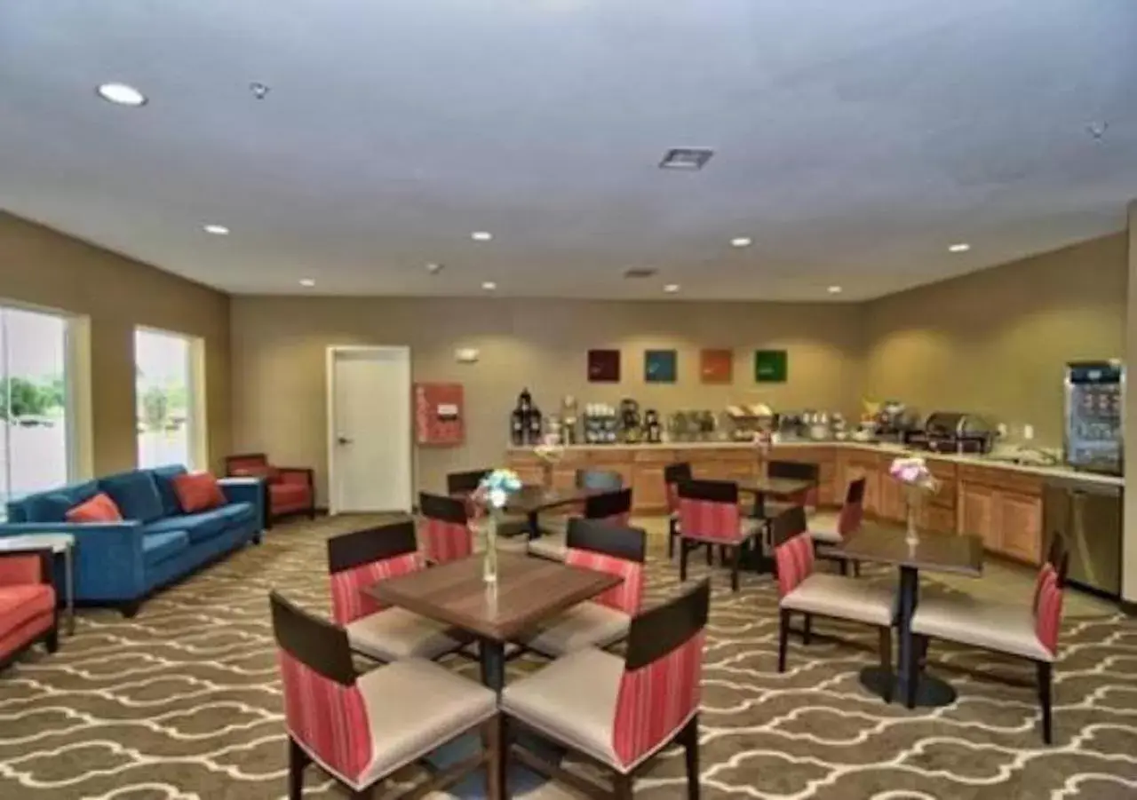 Restaurant/Places to Eat in Comfort Inn Apalachin - Binghamton W Route 17