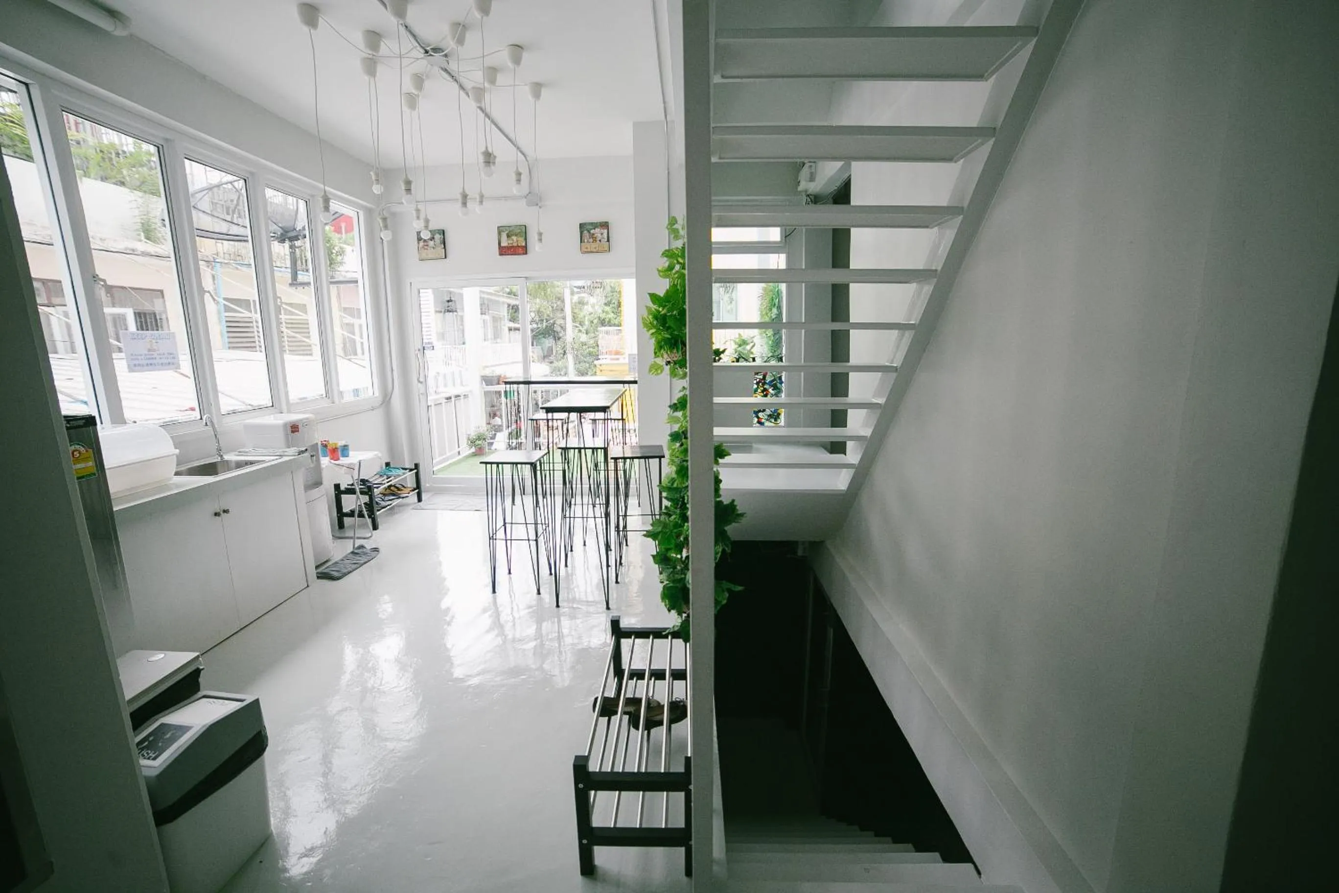 Communal kitchen in Diff Hostel