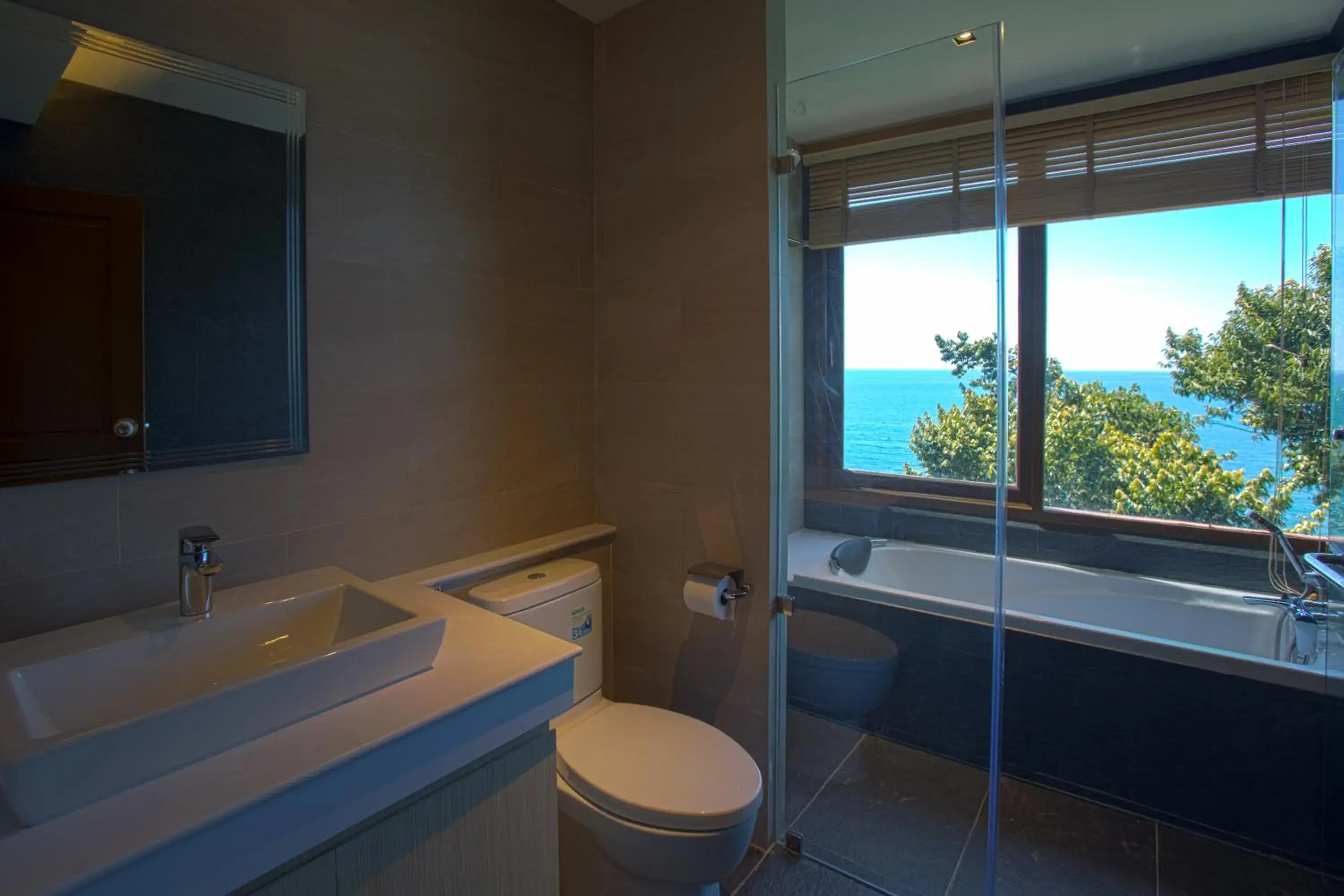 Bedroom, Bathroom in Cliff Lanta Suite-Koh Lanta Krabi