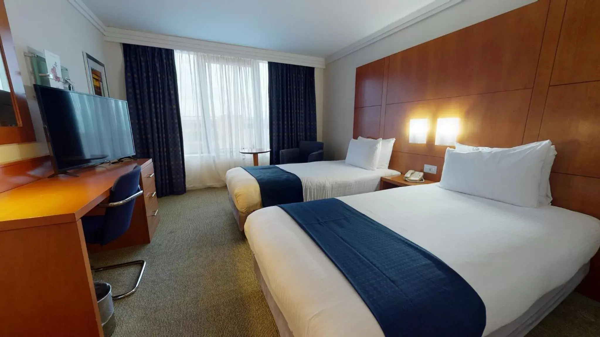 Photo of the whole room, Bed in Holiday Inn Milton Keynes Central, an IHG Hotel