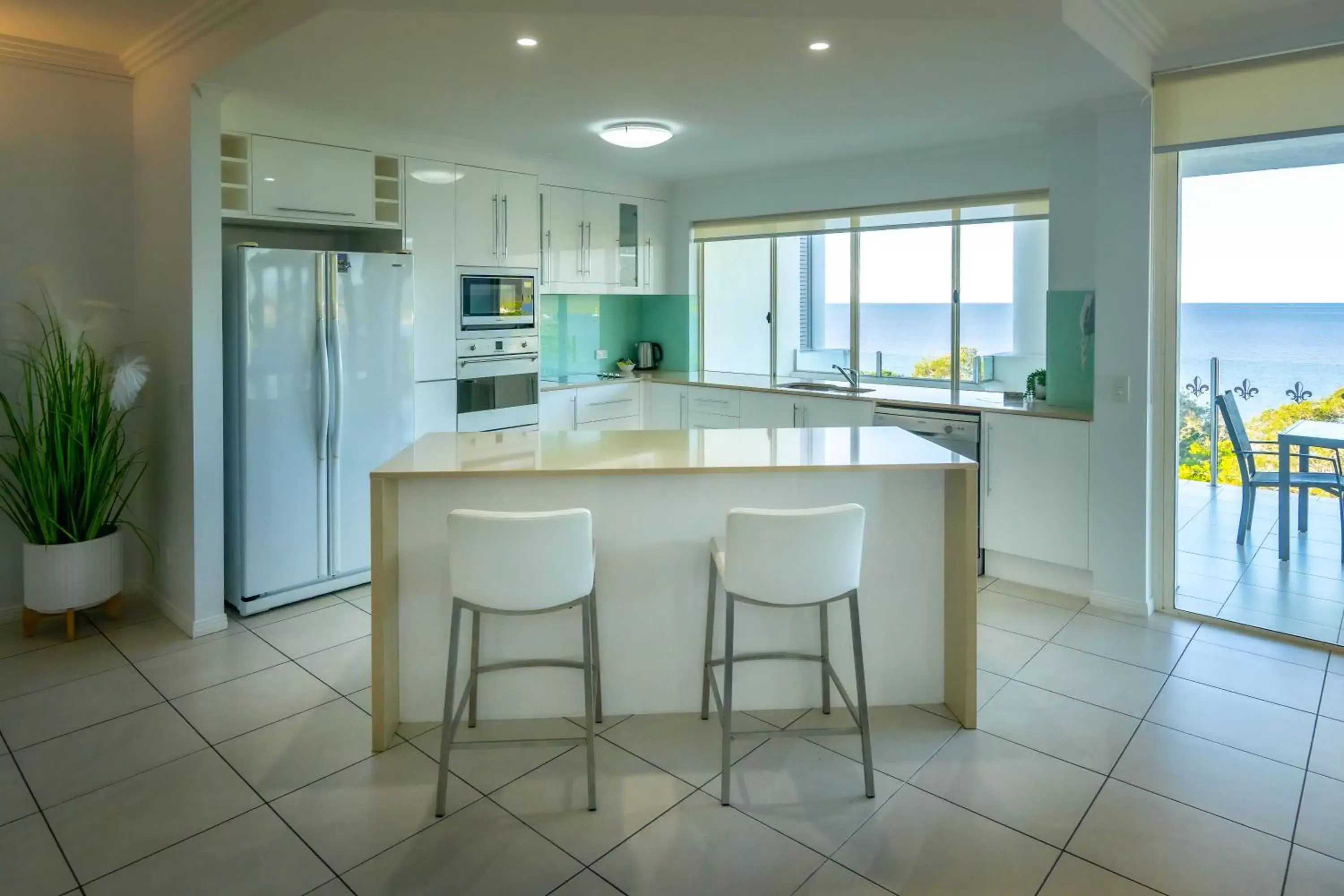 kitchen, Kitchen/Kitchenette in Waters Edge Apartment Cairns